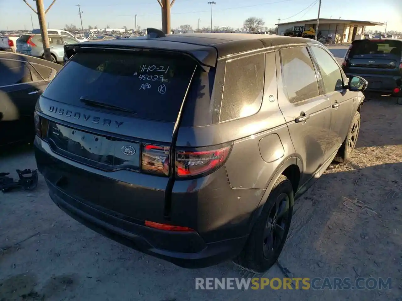 4 Photograph of a damaged car SALCJ2FX6LH858257 LAND ROVER DISCOVERY 2020