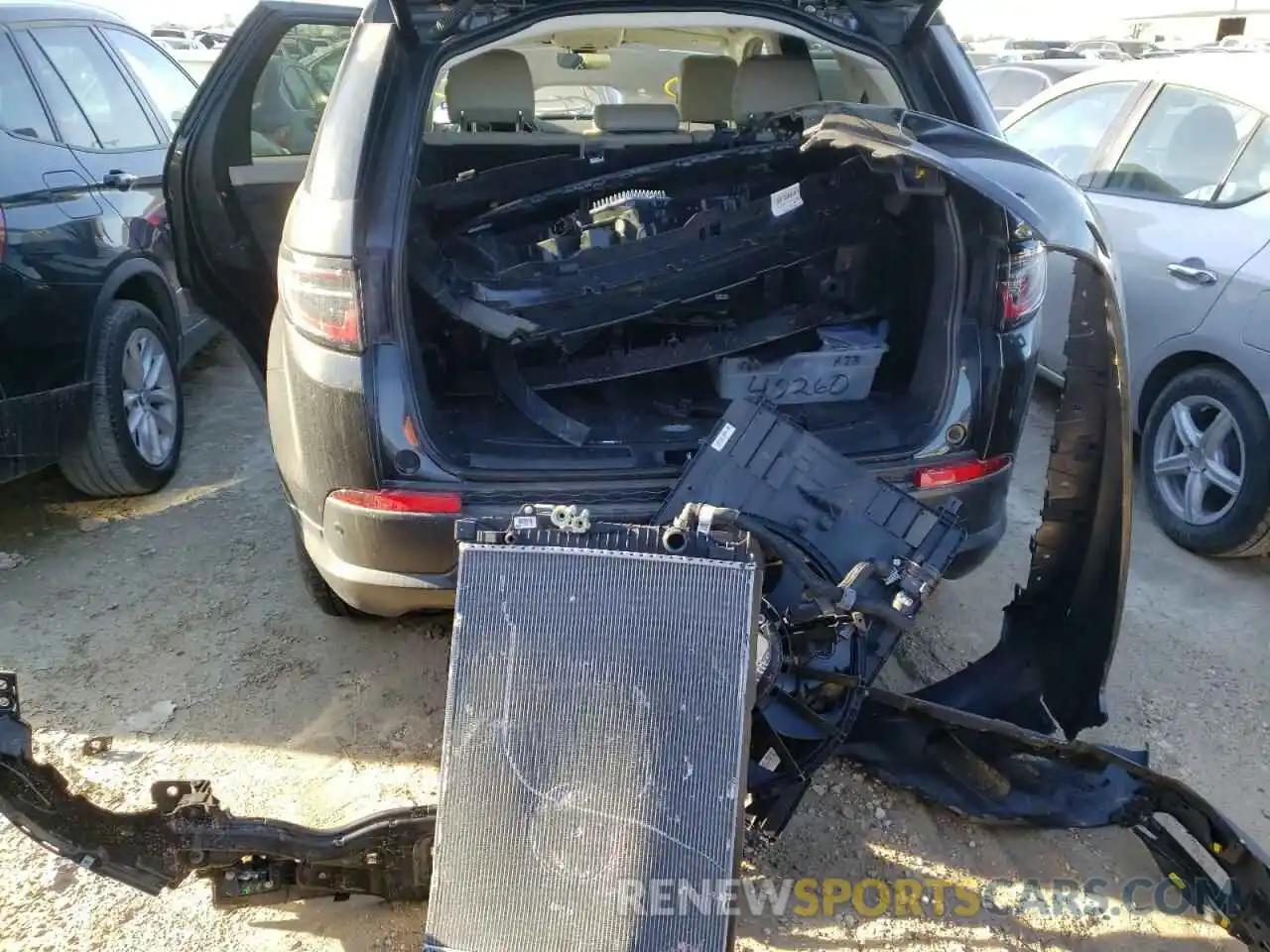 9 Photograph of a damaged car SALCJ2FX6LH858257 LAND ROVER DISCOVERY 2020