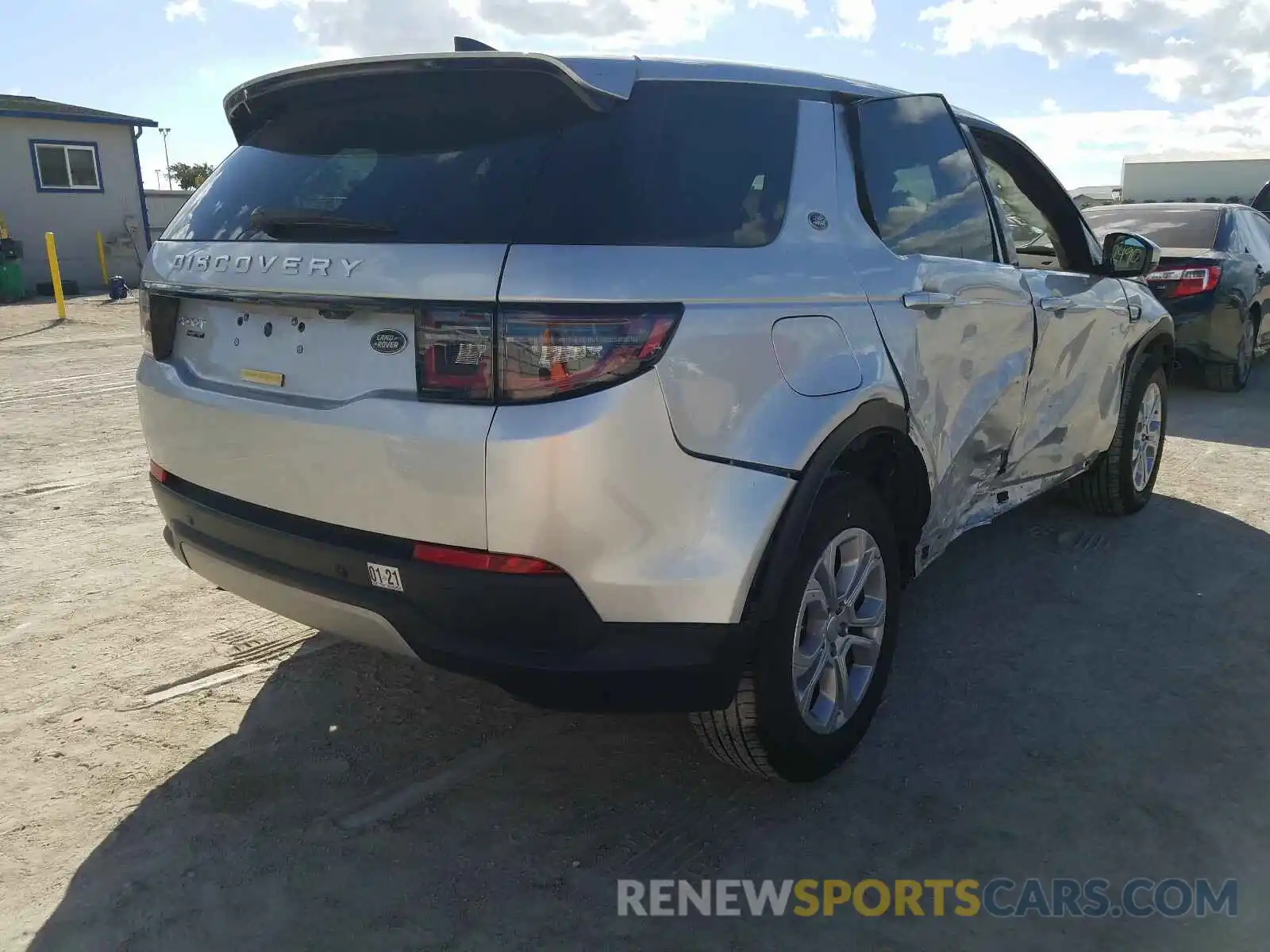 4 Photograph of a damaged car SALCJ2FX8LH851035 LAND ROVER DISCOVERY 2020