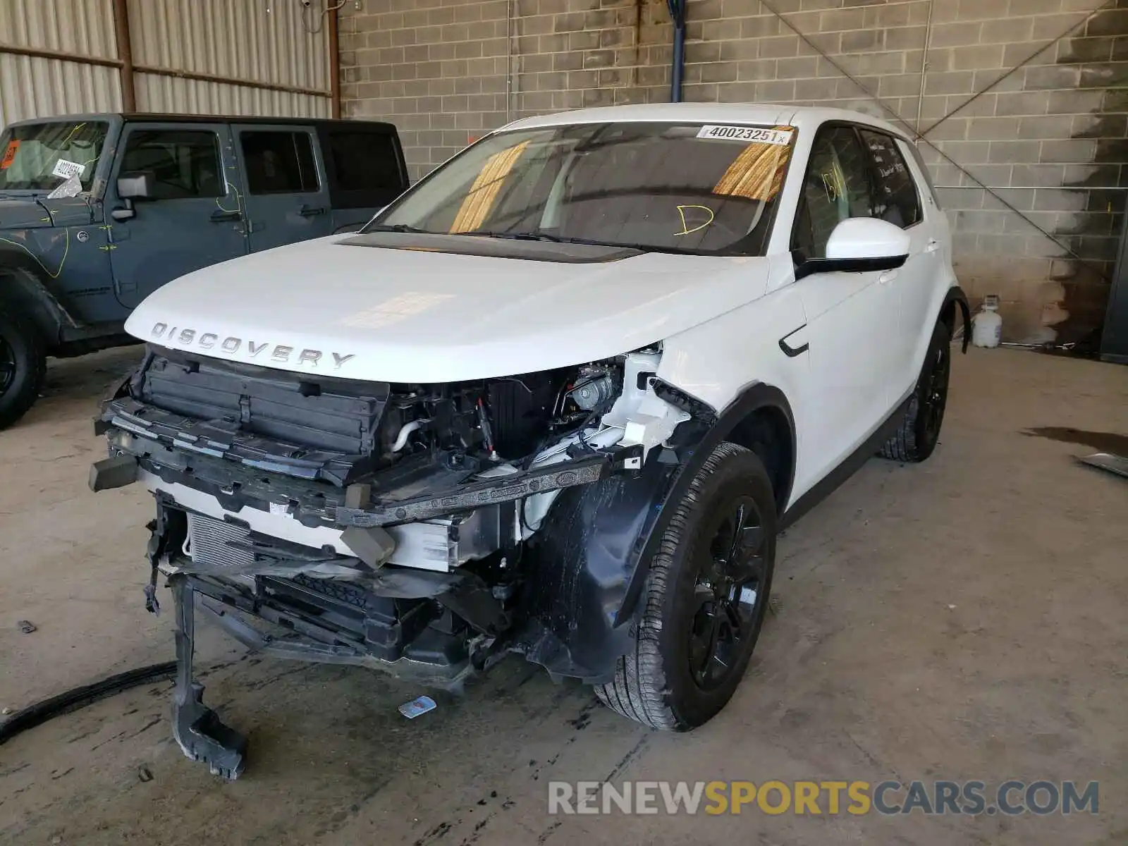 2 Photograph of a damaged car SALCJ2FX9LH858933 LAND ROVER DISCOVERY 2020