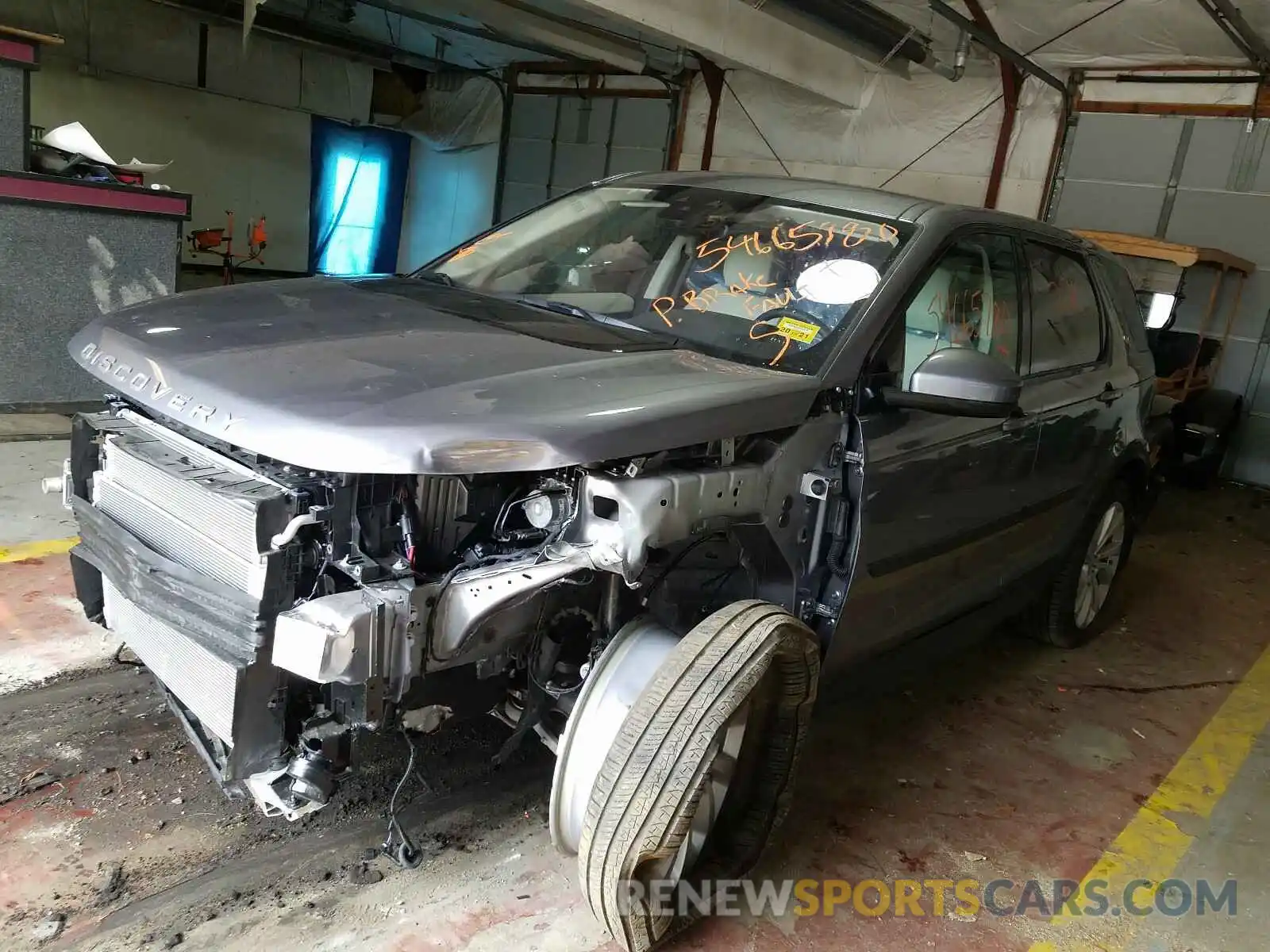 2 Фотография поврежденного автомобиля SALCJ2FXXLH859718 LAND ROVER DISCOVERY 2020