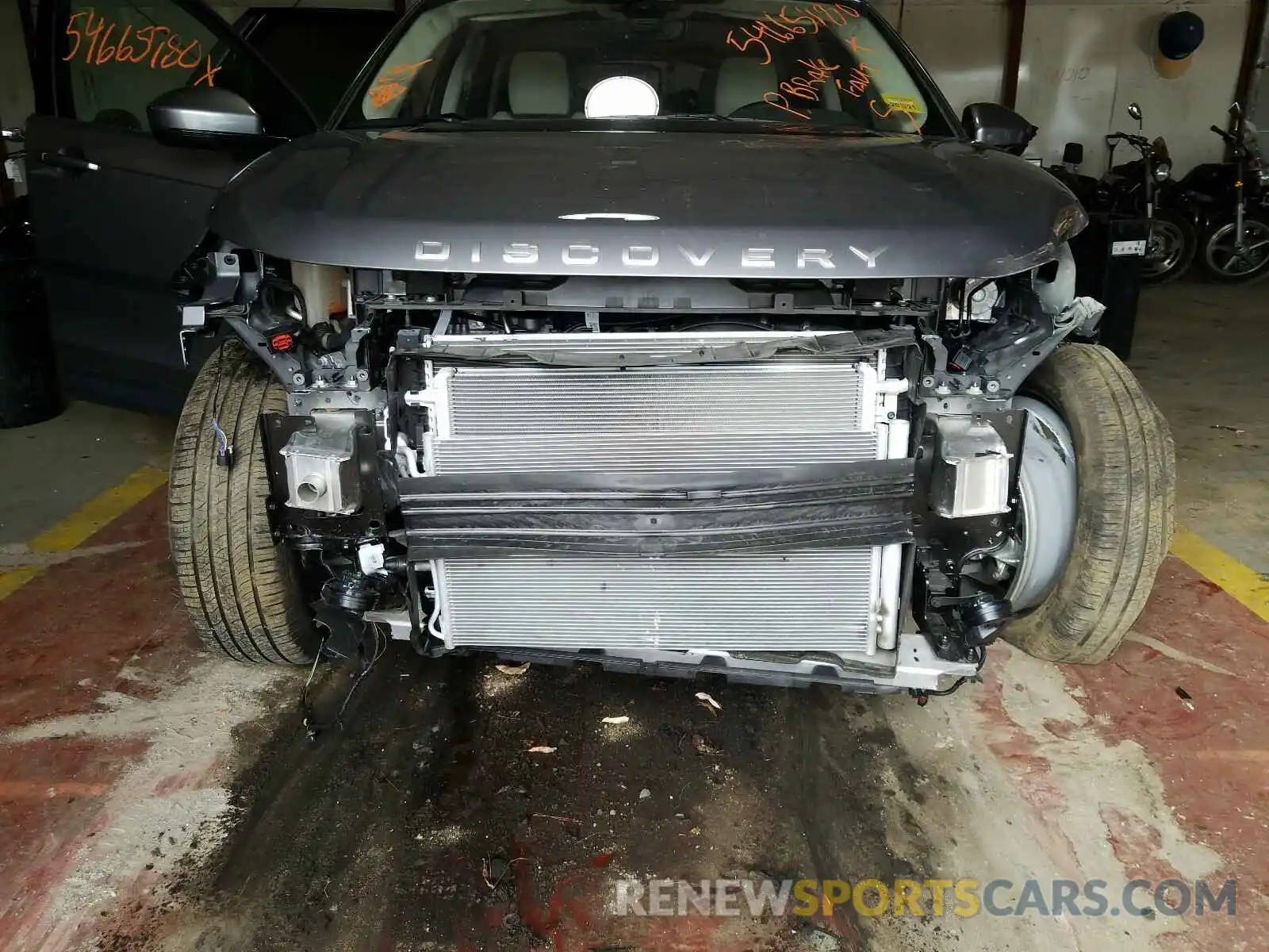 9 Photograph of a damaged car SALCJ2FXXLH859718 LAND ROVER DISCOVERY 2020