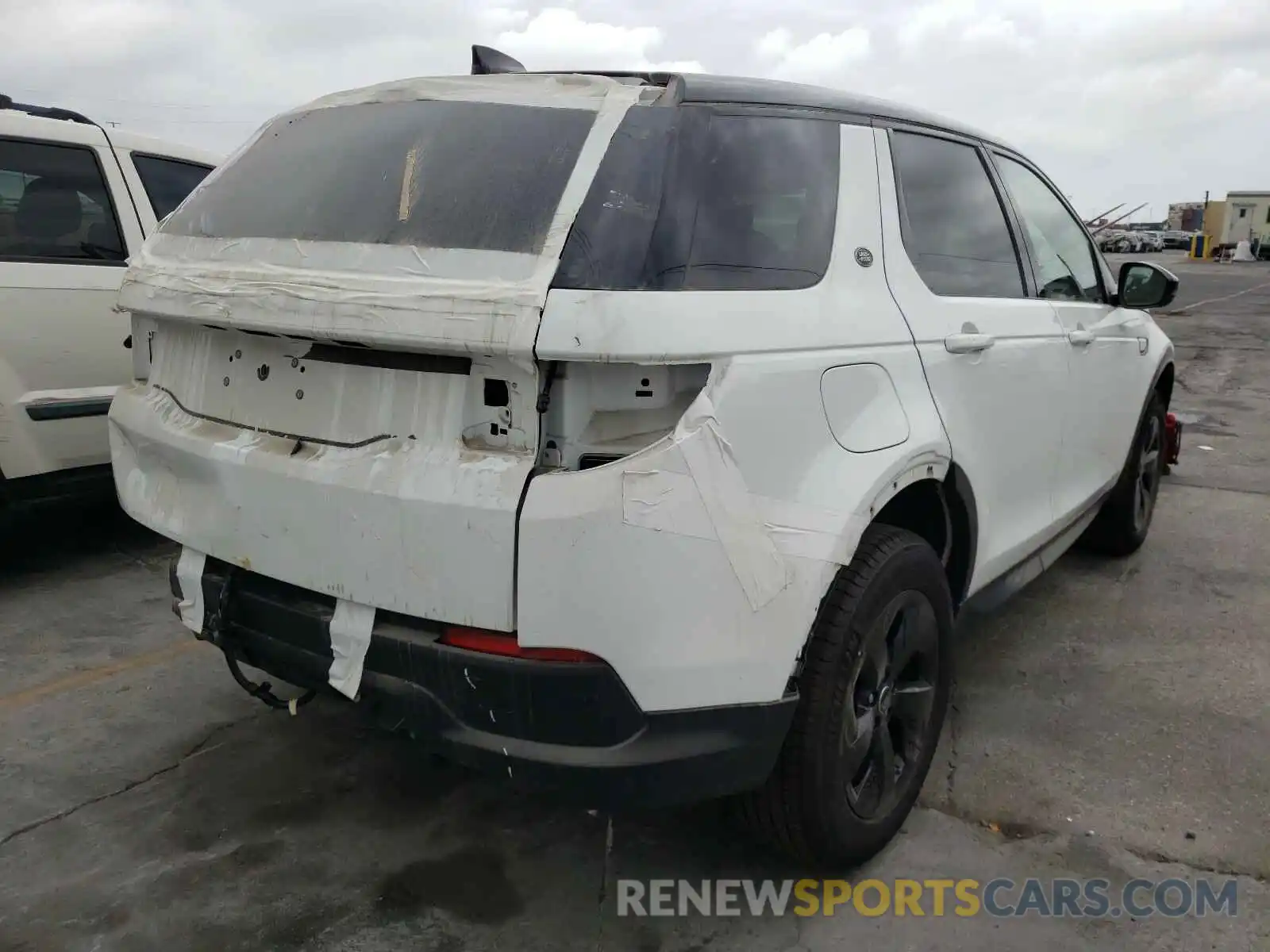 4 Photograph of a damaged car SALCJ2FXXLH881542 LAND ROVER DISCOVERY 2020