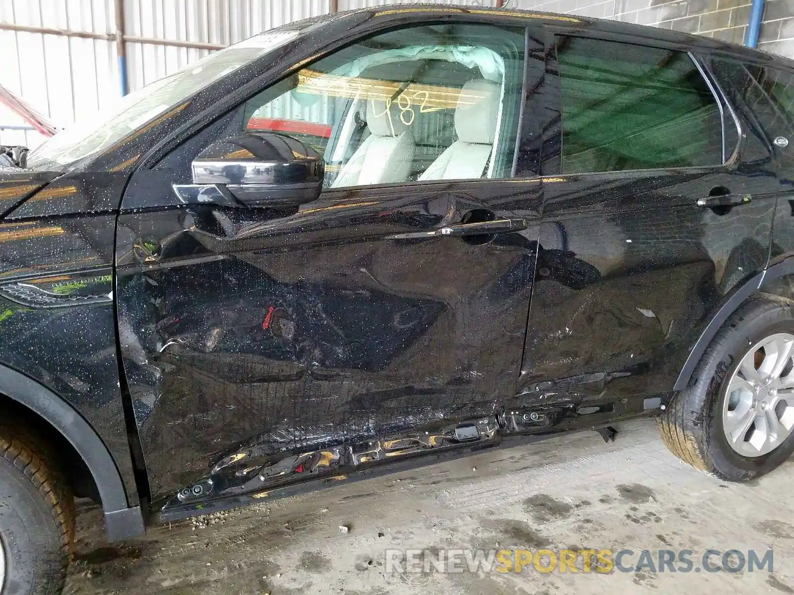 9 Photograph of a damaged car SALCK2FX3LH843258 LAND ROVER DISCOVERY 2020