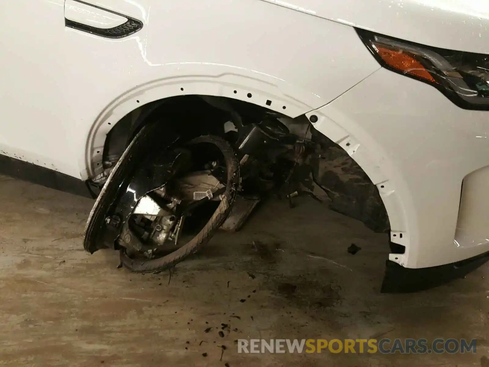 9 Photograph of a damaged car SALCK2FX5LH845657 LAND ROVER DISCOVERY 2020