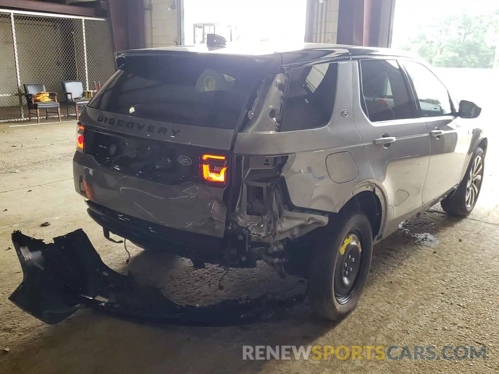 4 Photograph of a damaged car SALCL2FX0LH848284 LAND ROVER DISCOVERY 2020