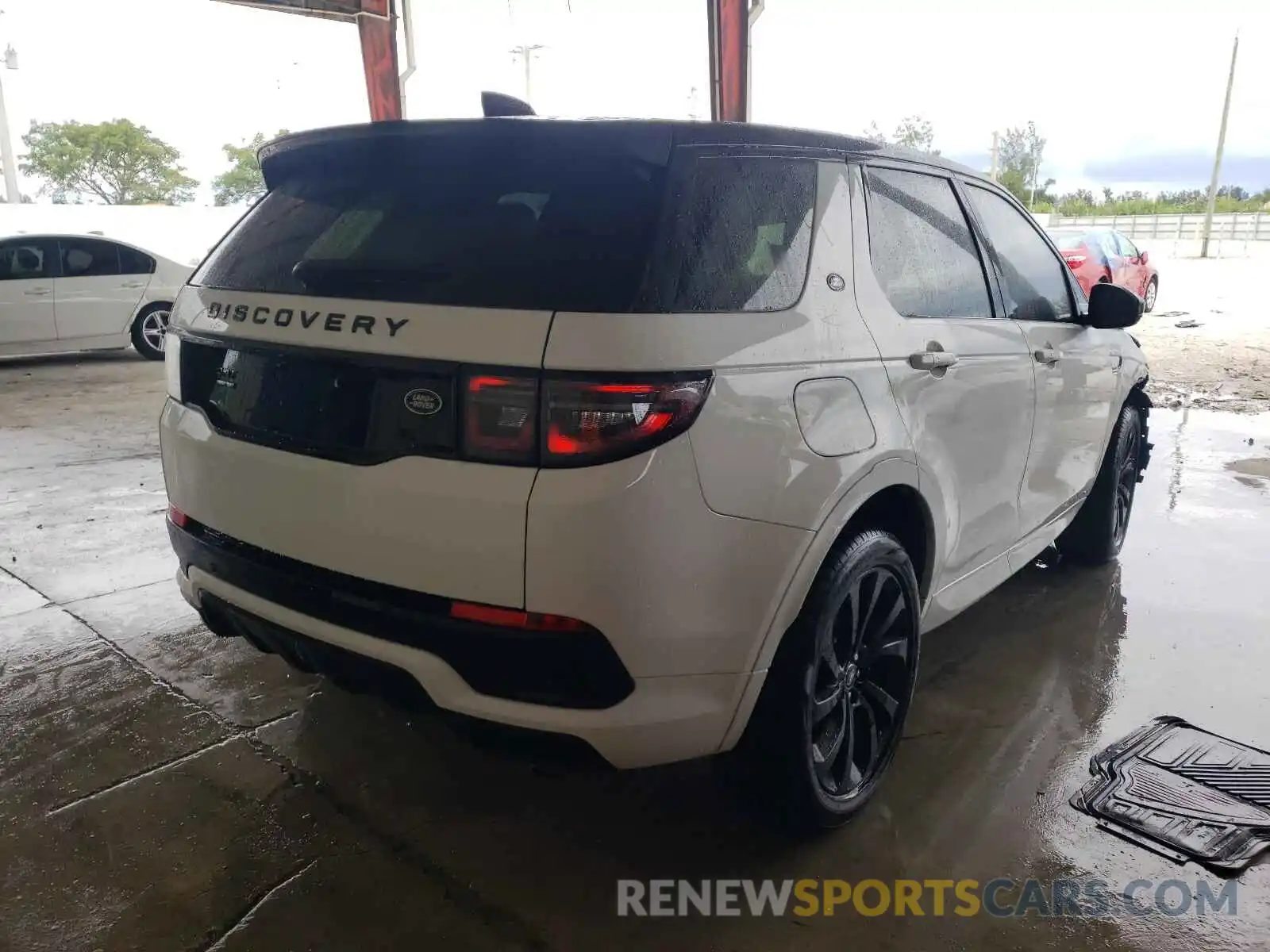 4 Photograph of a damaged car SALCL2FX0LH880622 LAND ROVER DISCOVERY 2020