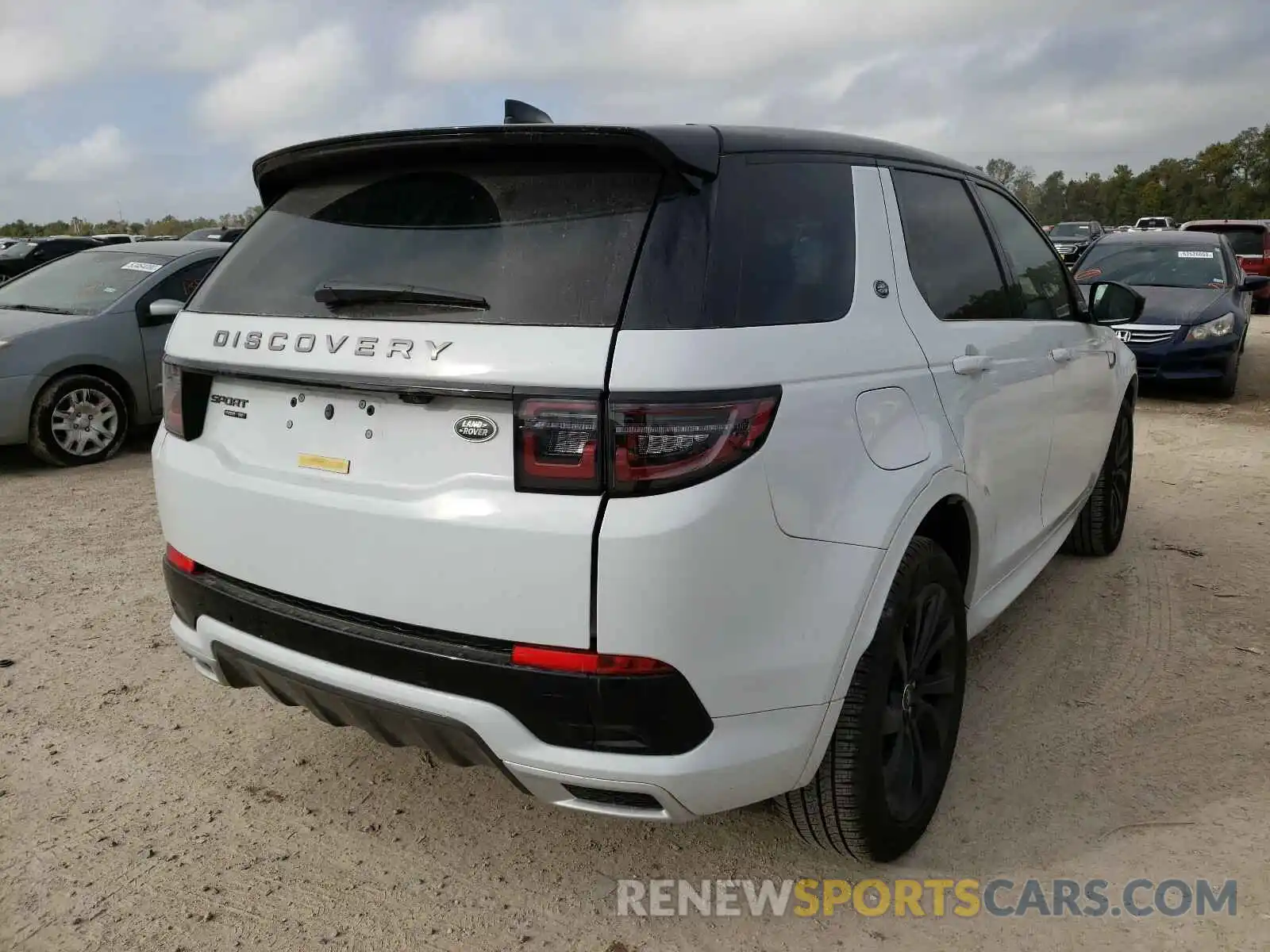 4 Photograph of a damaged car SALCL2FX4LH862429 LAND ROVER DISCOVERY 2020