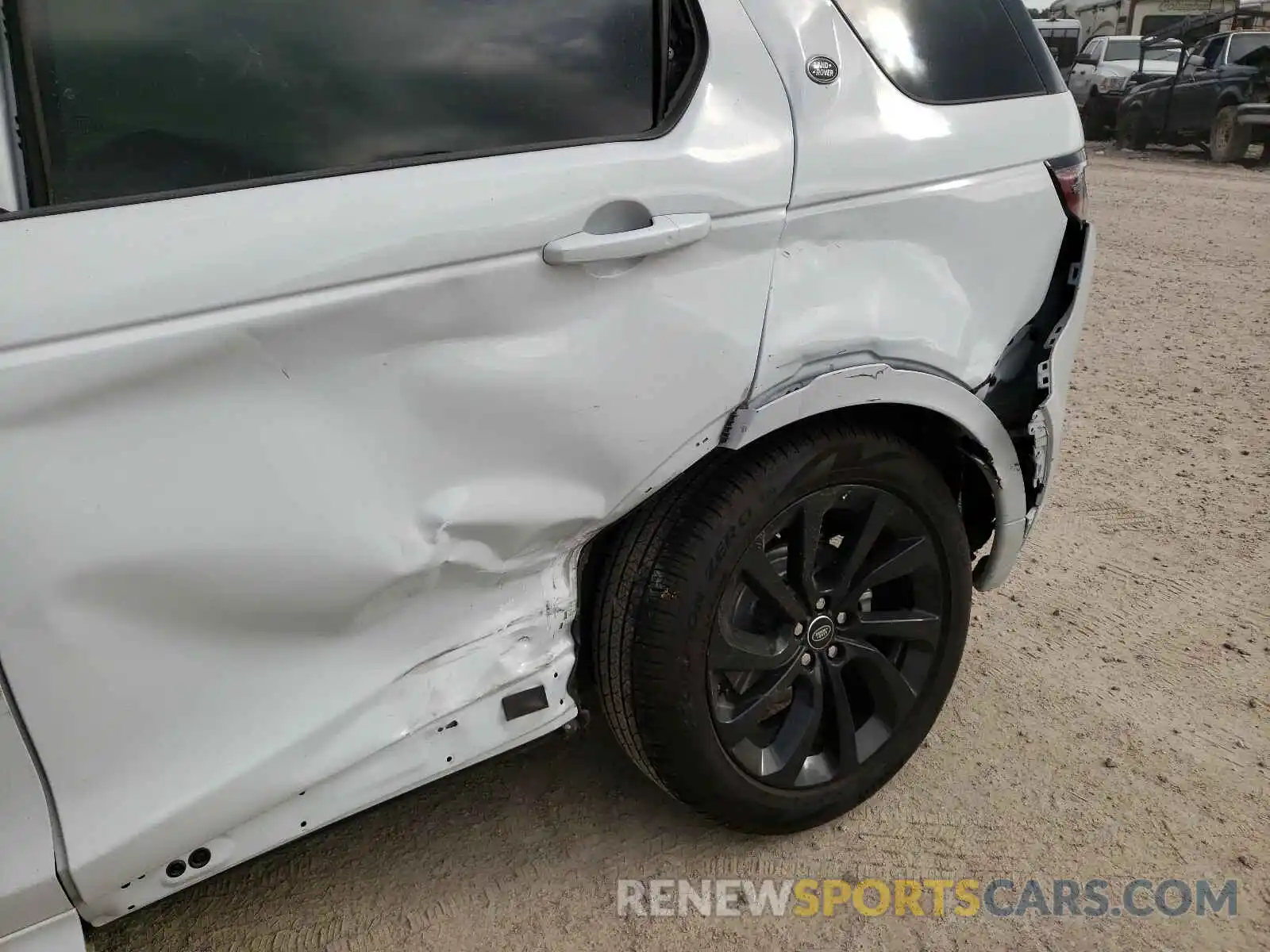 9 Photograph of a damaged car SALCL2FX4LH862429 LAND ROVER DISCOVERY 2020