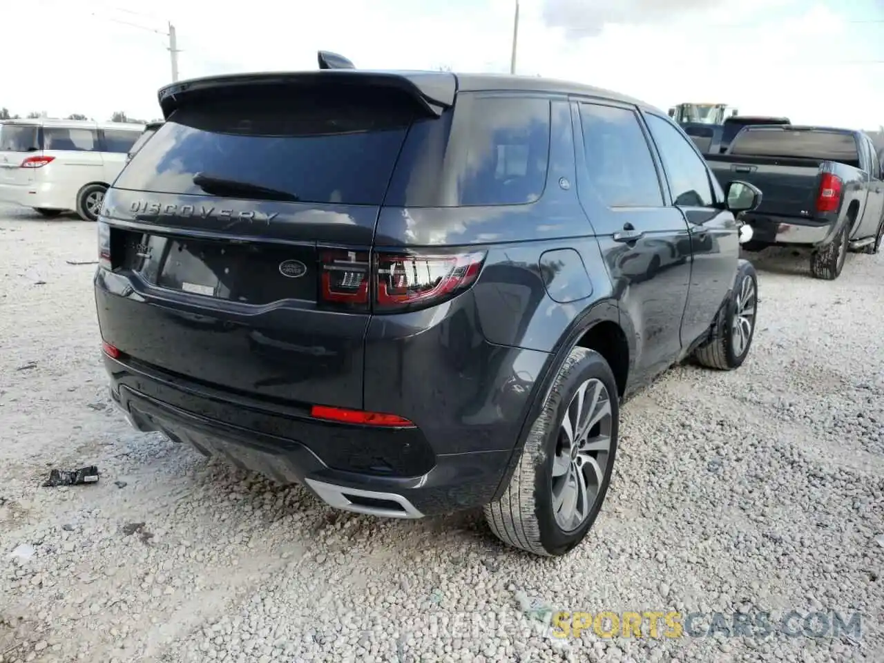 4 Photograph of a damaged car SALCM2GX7LH841442 LAND ROVER DISCOVERY 2020