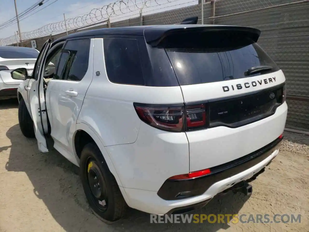 3 Photograph of a damaged car SALCM2GXXLH877108 LAND ROVER DISCOVERY 2020