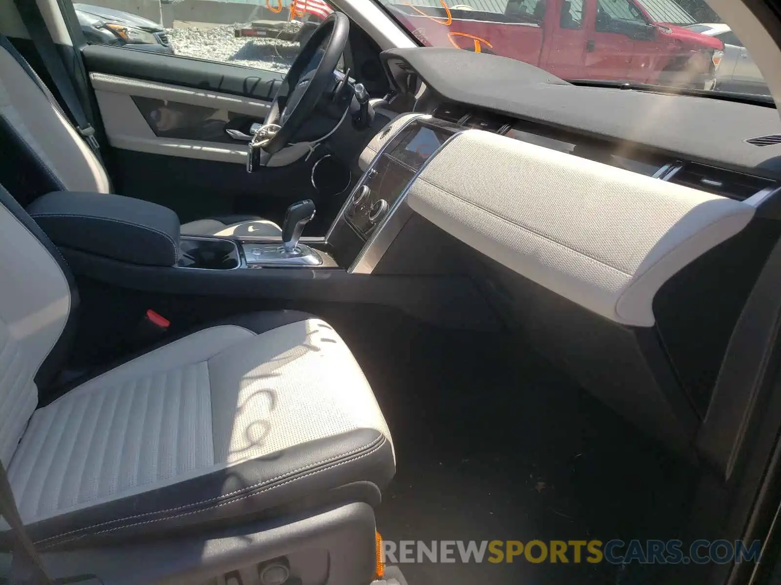 5 Photograph of a damaged car SALCT2FX4LH860485 LAND ROVER DISCOVERY 2020