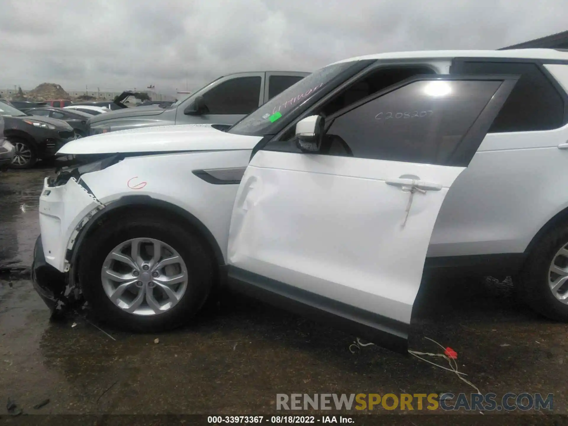 6 Photograph of a damaged car SALRG2RV0L2423059 LAND ROVER DISCOVERY 2020