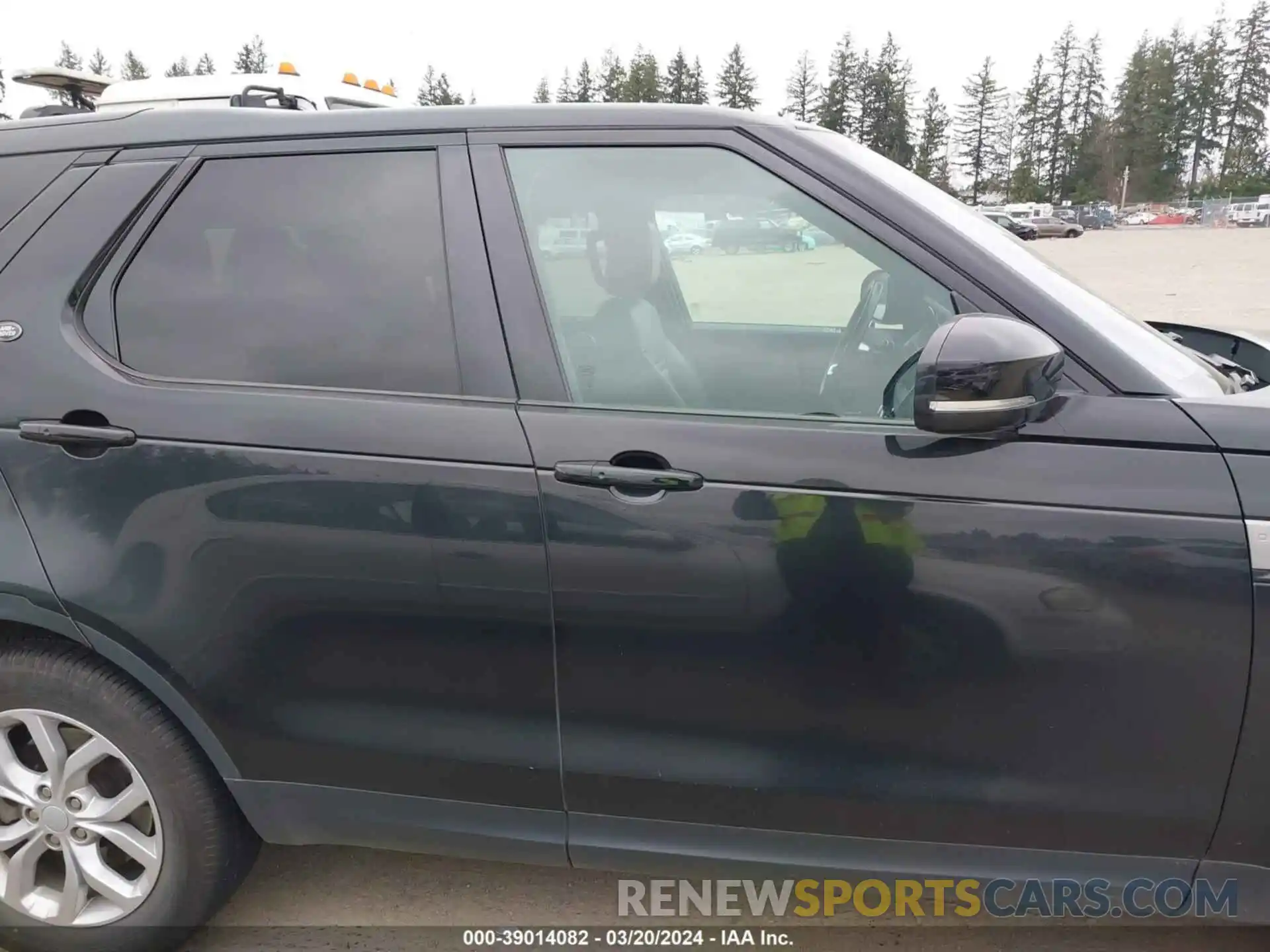 13 Photograph of a damaged car SALRG2RV0L2428469 LAND ROVER DISCOVERY 2020