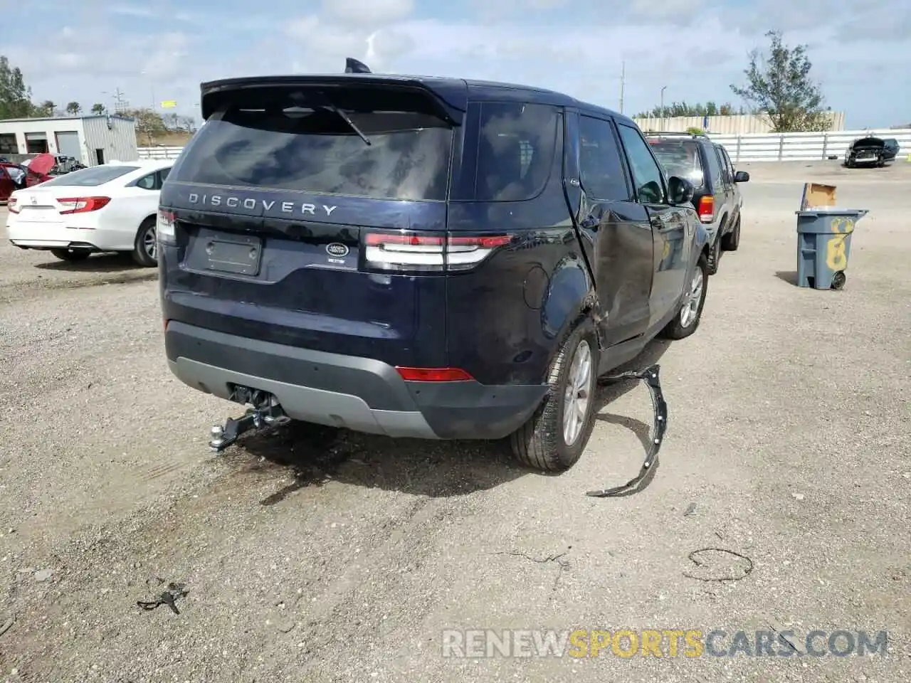 4 Photograph of a damaged car SALRG2RV0L2436121 LAND ROVER DISCOVERY 2020