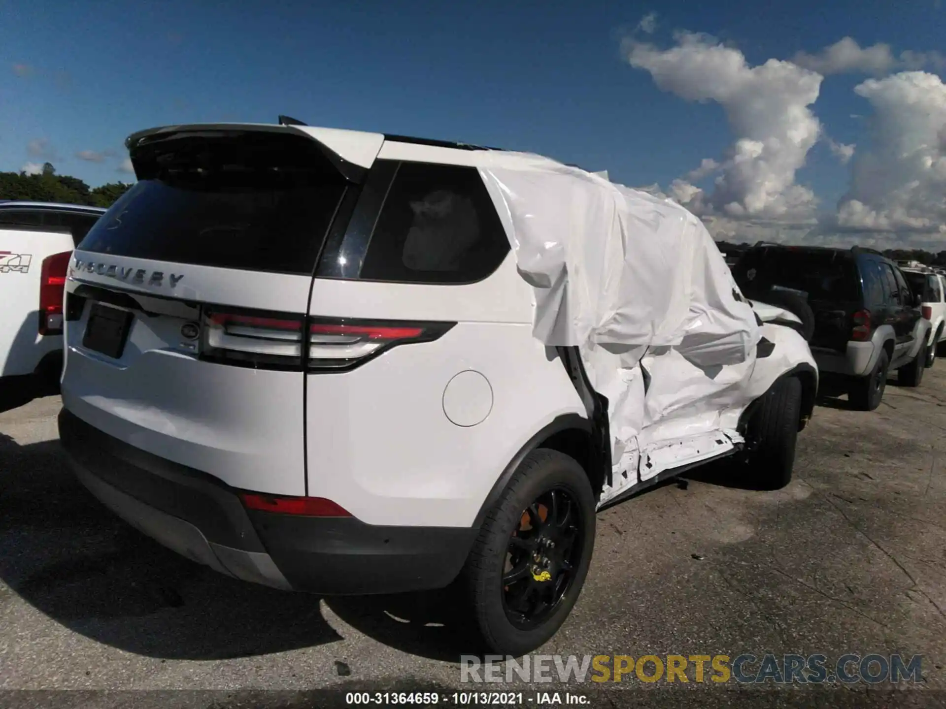 4 Photograph of a damaged car SALRG2RV1L2422115 LAND ROVER DISCOVERY 2020