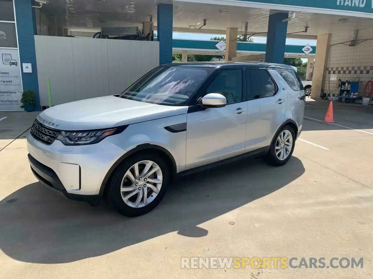 2 Photograph of a damaged car SALRG2RV2L2419305 LAND ROVER DISCOVERY 2020