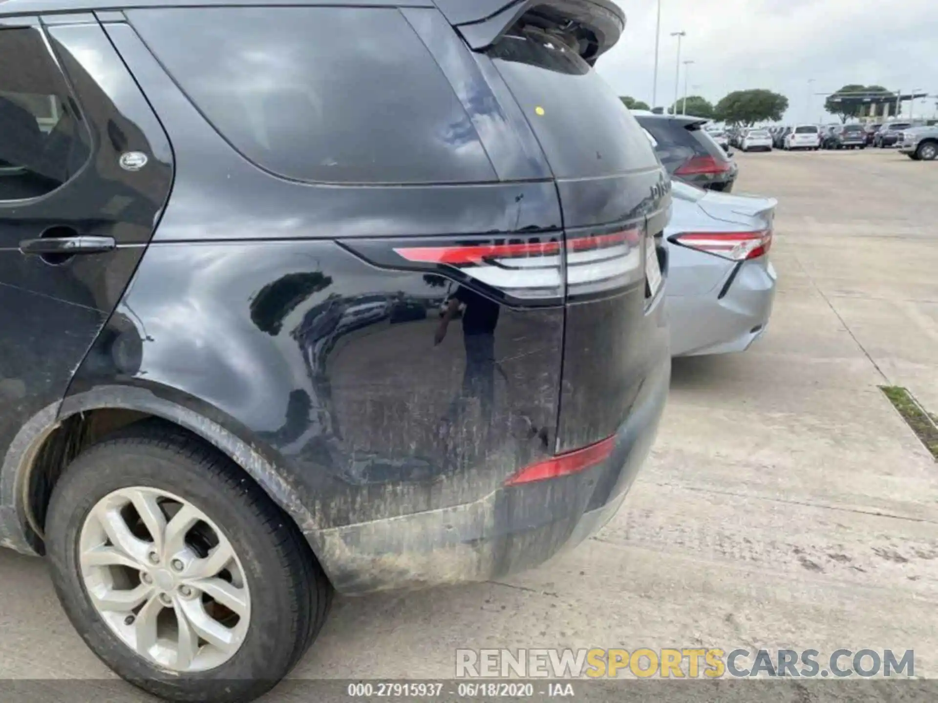 2 Photograph of a damaged car SALRG2RV2L2424861 LAND ROVER DISCOVERY 2020