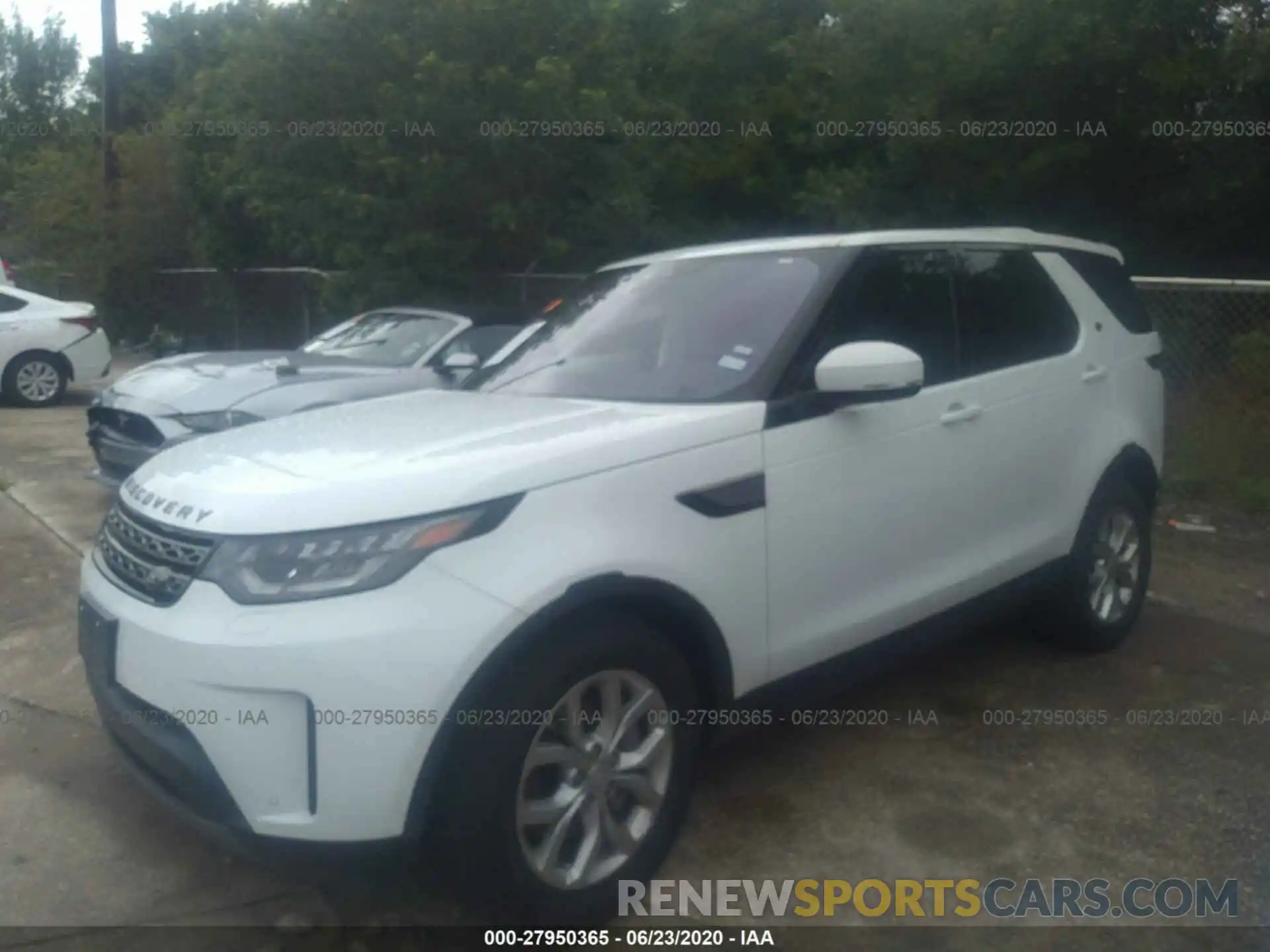 2 Photograph of a damaged car SALRG2RV2L2425475 LAND ROVER DISCOVERY 2020