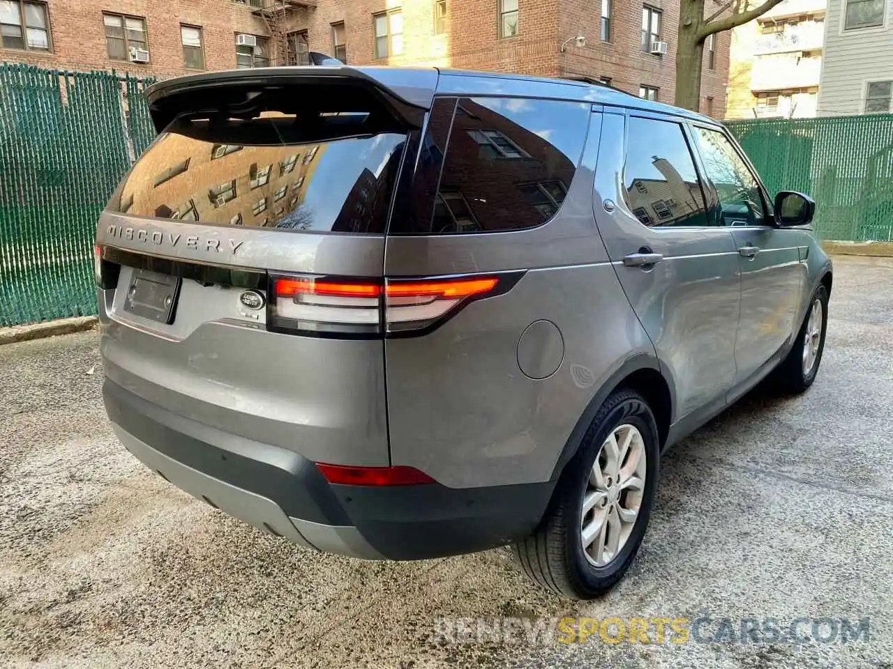 4 Photograph of a damaged car SALRG2RV3L2424108 LAND ROVER DISCOVERY 2020