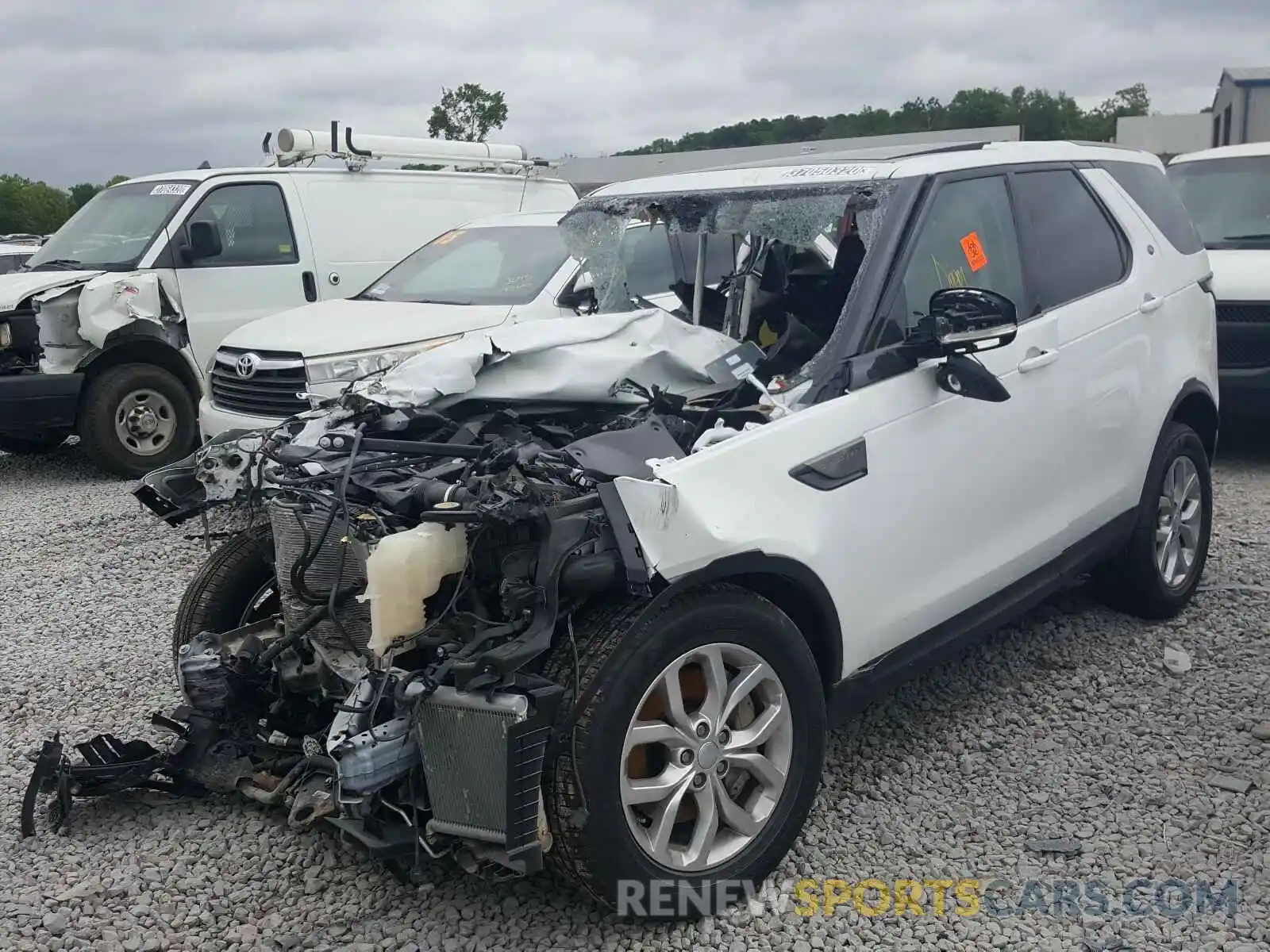 2 Photograph of a damaged car SALRG2RV4L2428233 LAND ROVER DISCOVERY 2020