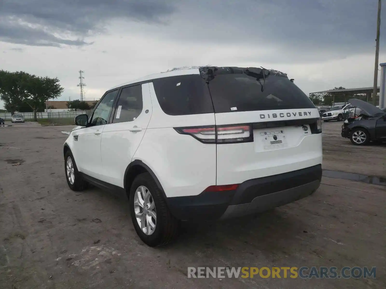 3 Photograph of a damaged car SALRG2RV7L2425004 LAND ROVER DISCOVERY 2020