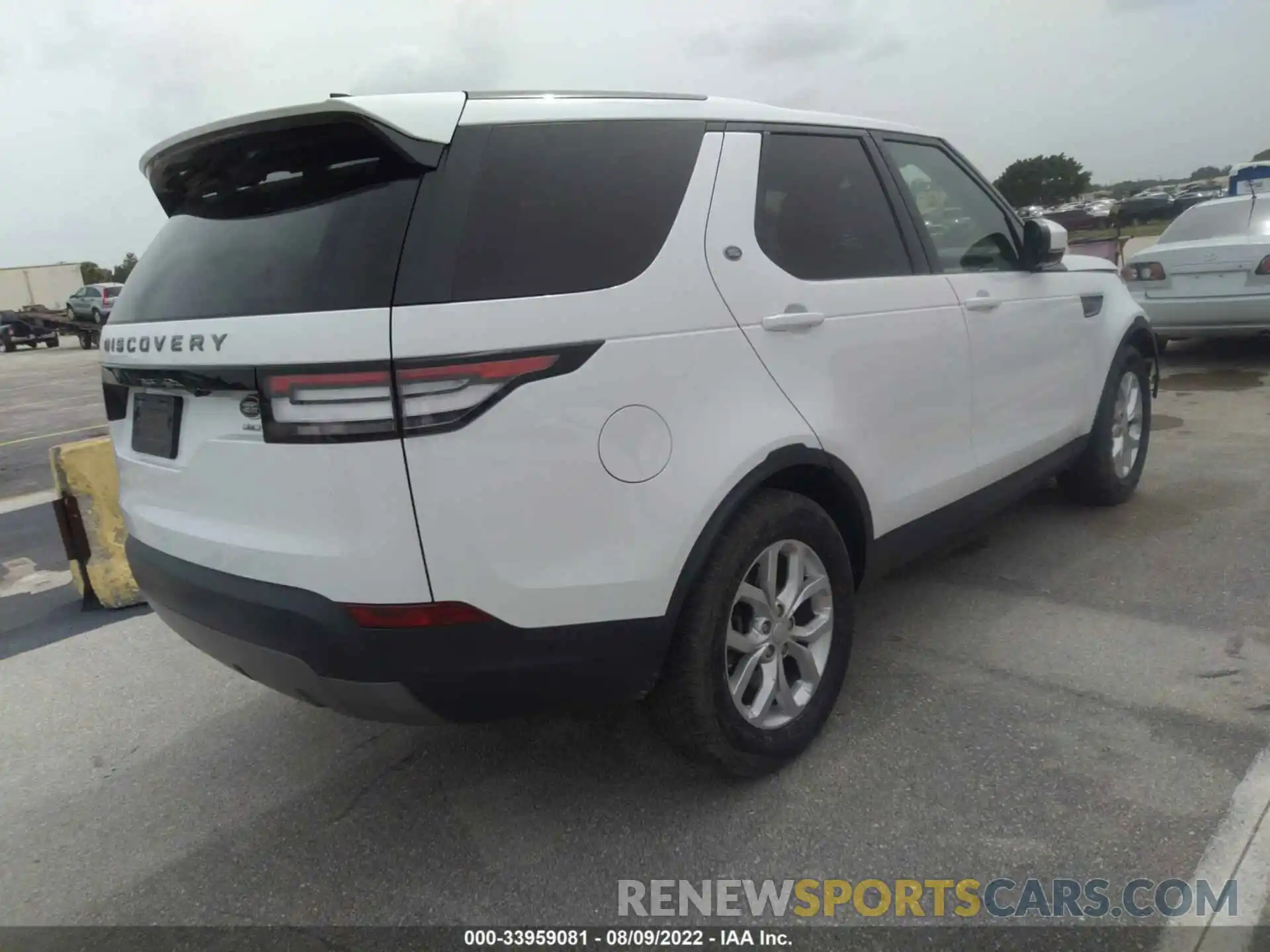 4 Photograph of a damaged car SALRG2RV7L2428419 LAND ROVER DISCOVERY 2020