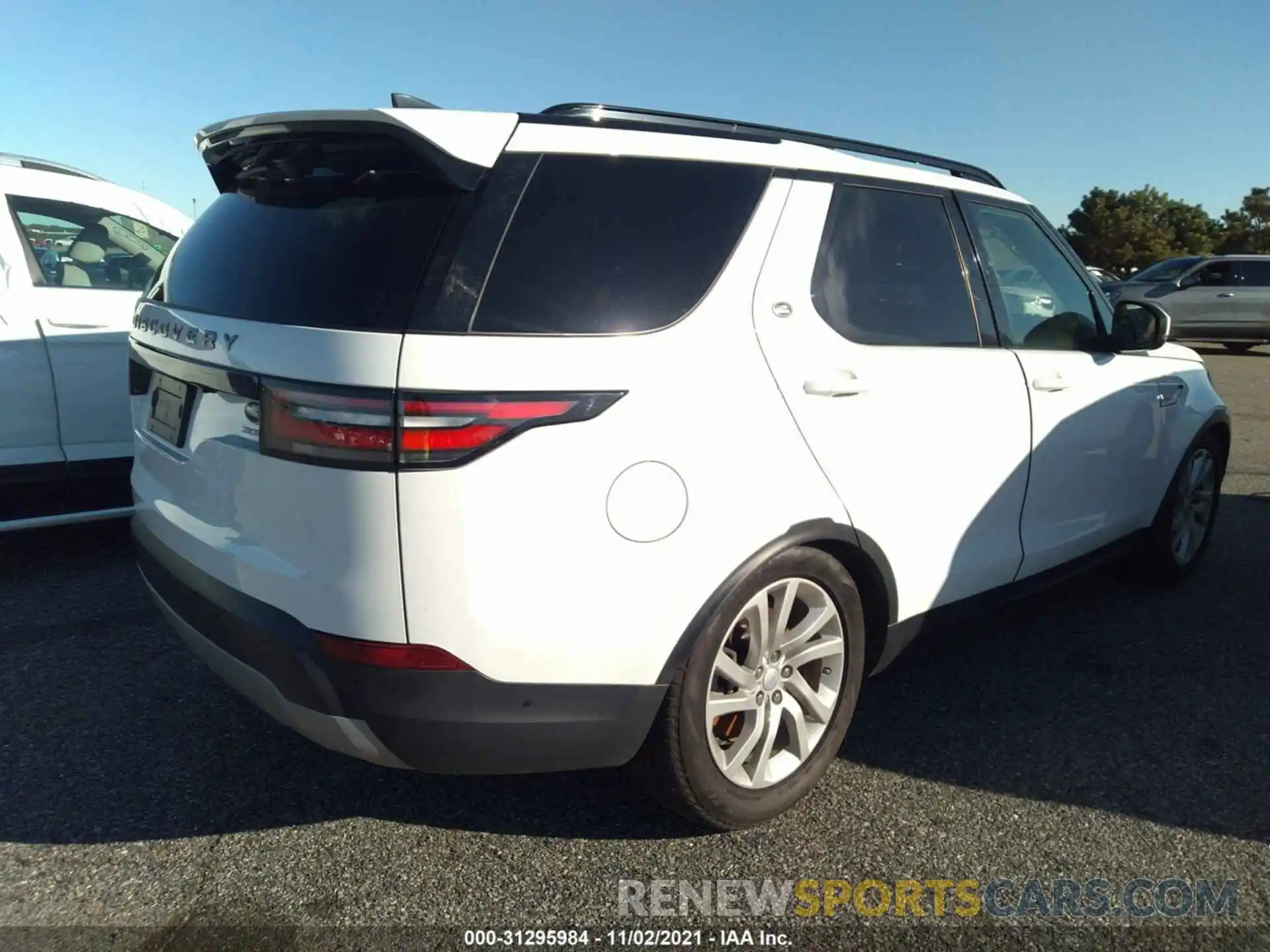 4 Photograph of a damaged car SALRR2RV5L2421124 LAND ROVER DISCOVERY 2020