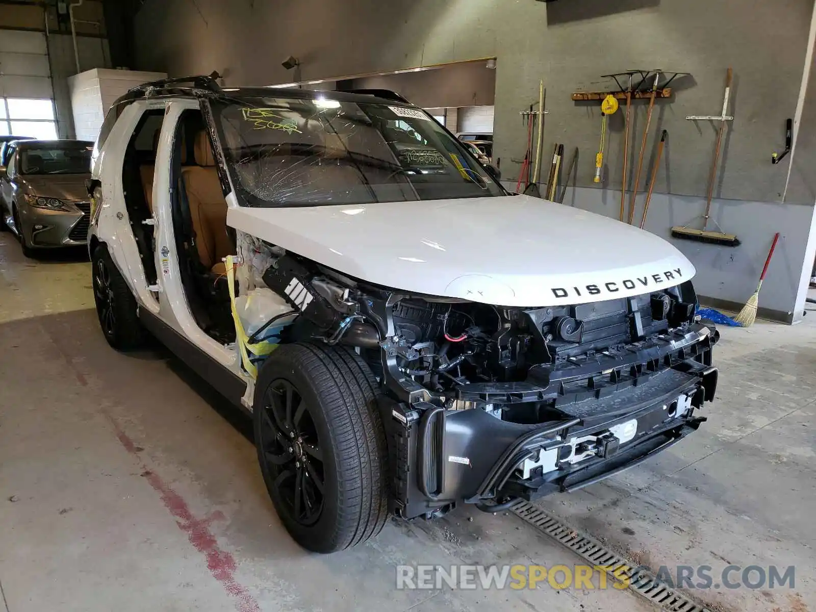 1 Photograph of a damaged car SALRR2RV7L2435056 LAND ROVER DISCOVERY 2020