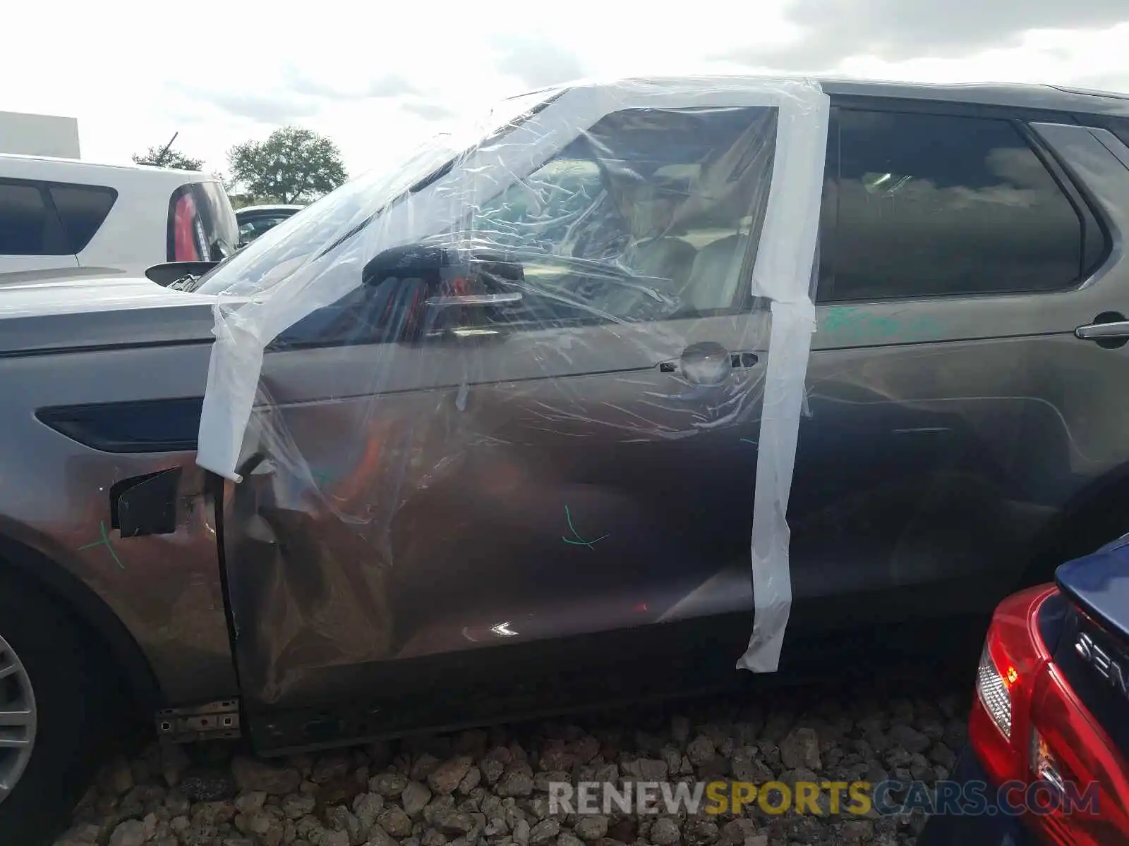 9 Photograph of a damaged car SALRT2RV7L2421336 LAND ROVER DISCOVERY 2020