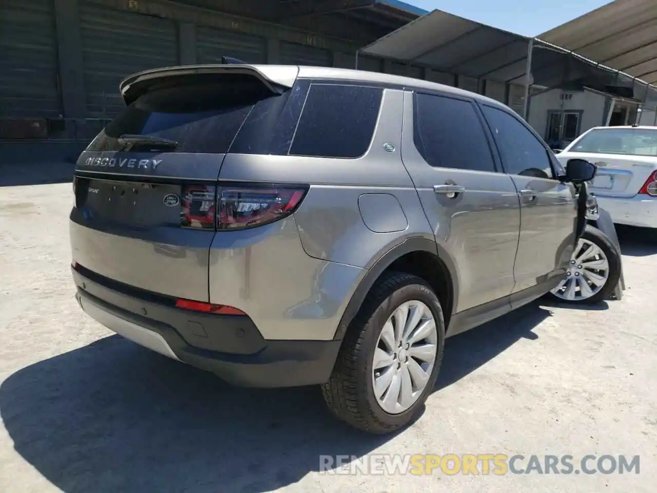 4 Photograph of a damaged car SALCJ2FX0MH902948 LAND ROVER DISCOVERY 2021