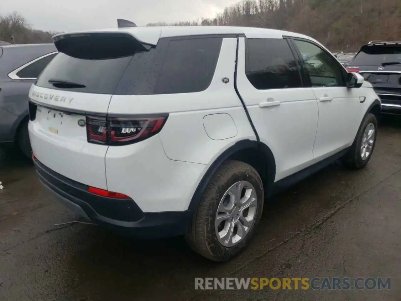 4 Photograph of a damaged car SALCJ2FX5MH883992 LAND ROVER DISCOVERY 2021