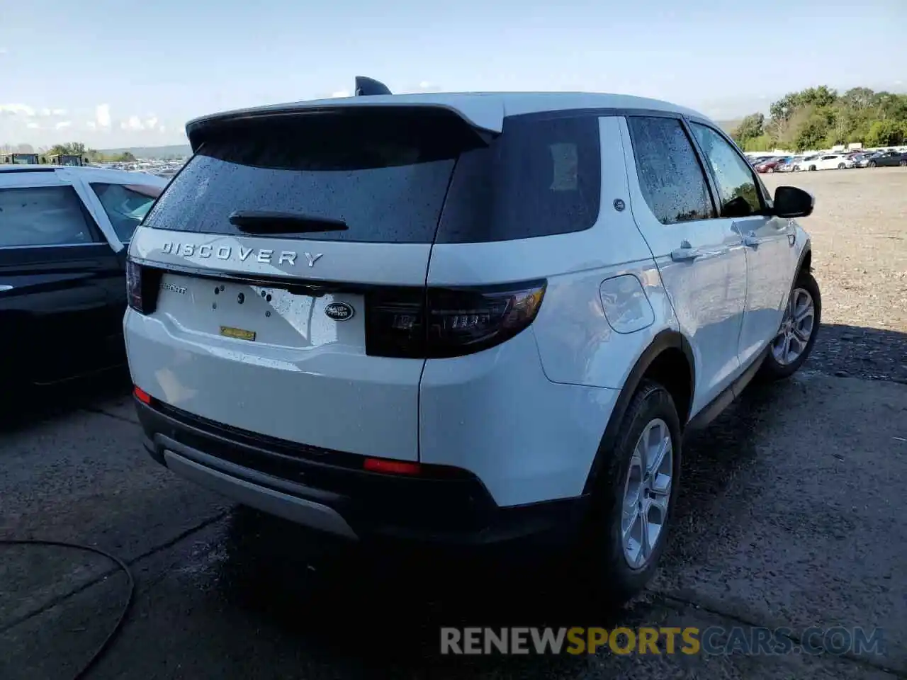 4 Photograph of a damaged car SALCJ2FX7MH890720 LAND ROVER DISCOVERY 2021