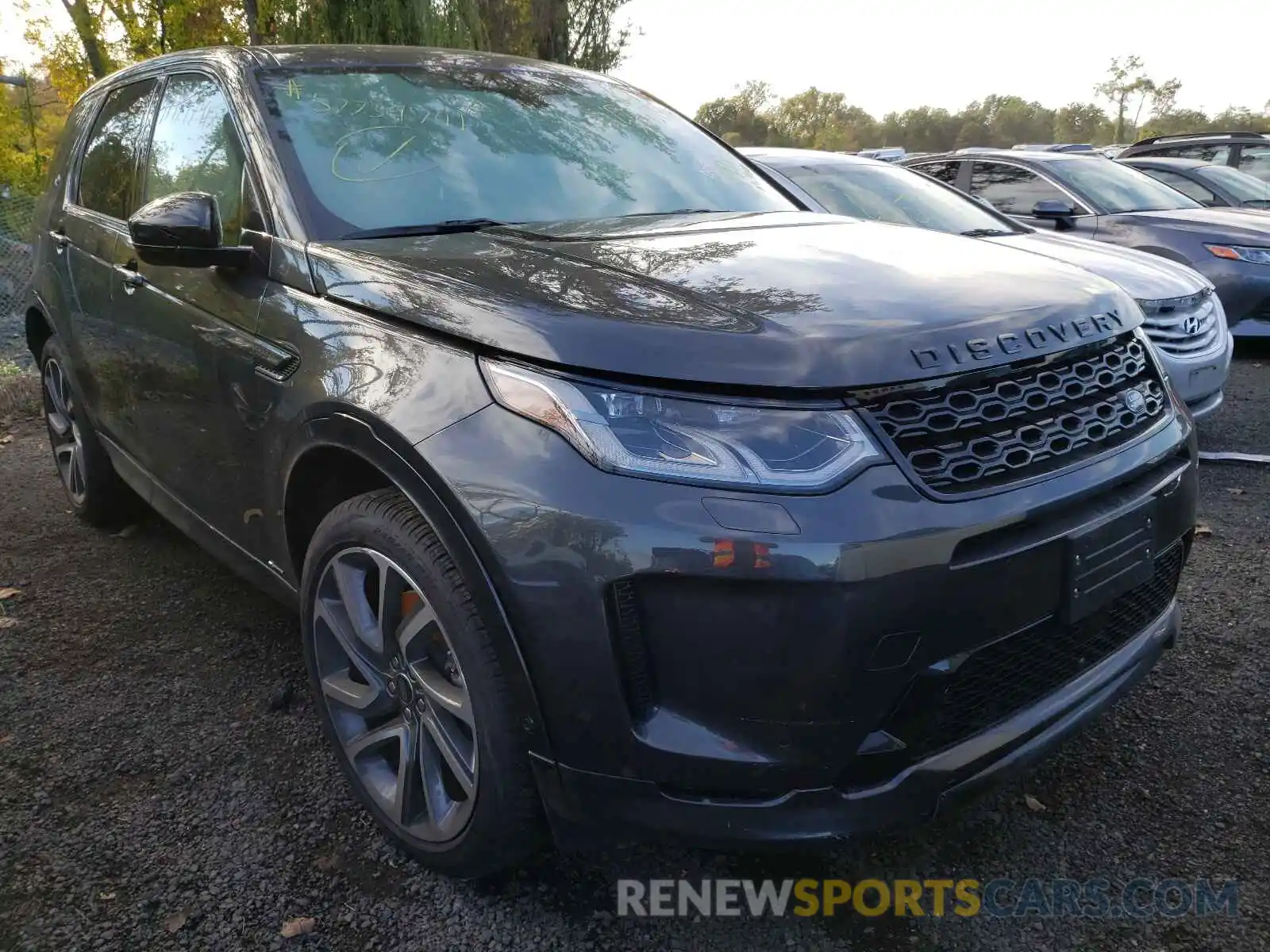 1 Photograph of a damaged car SALCL2FX2MH890652 LAND ROVER DISCOVERY 2021