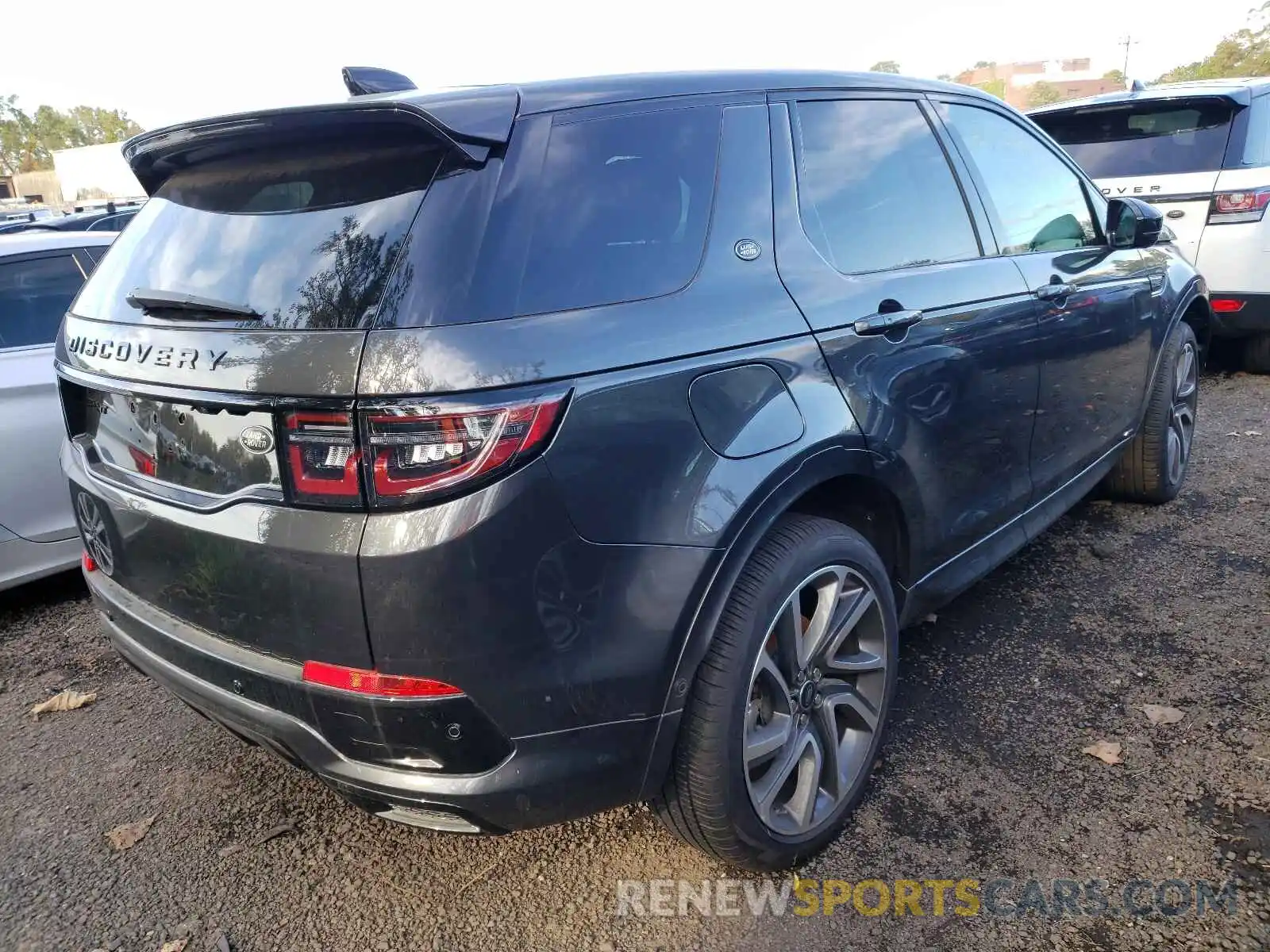 4 Photograph of a damaged car SALCL2FX2MH890652 LAND ROVER DISCOVERY 2021