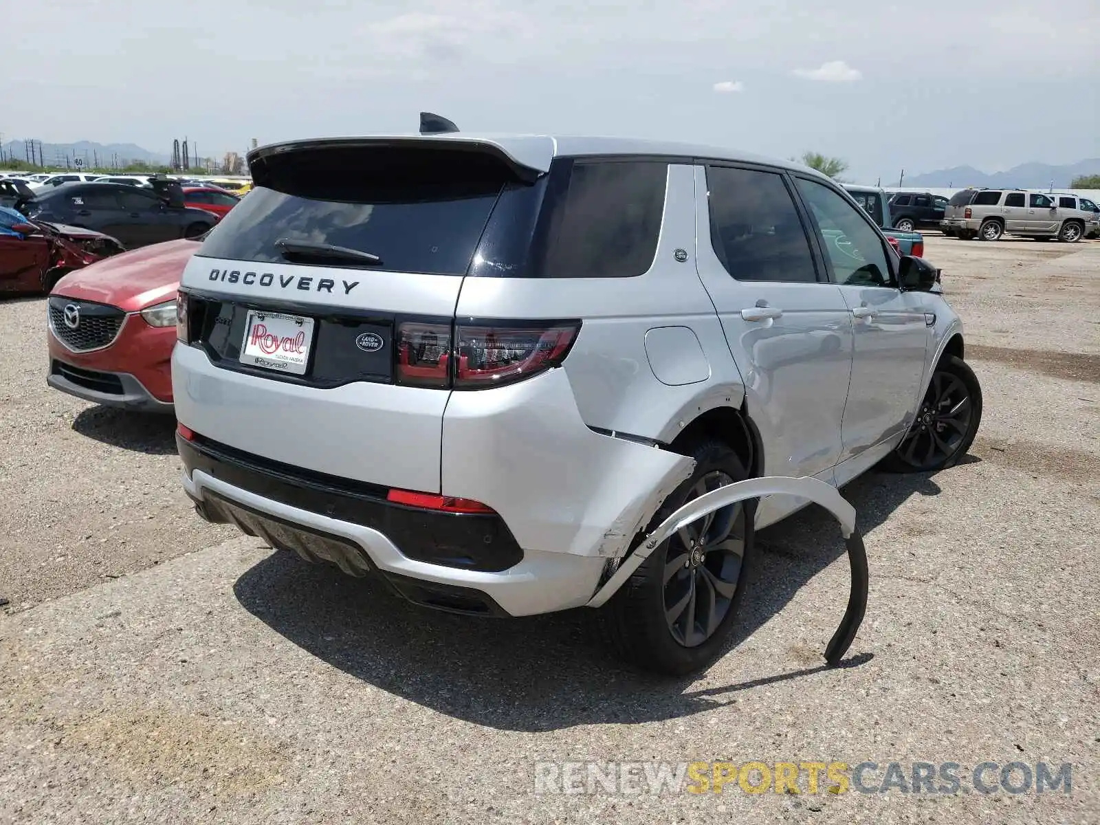 4 Photograph of a damaged car SALCT2FXXMH890995 LAND ROVER DISCOVERY 2021