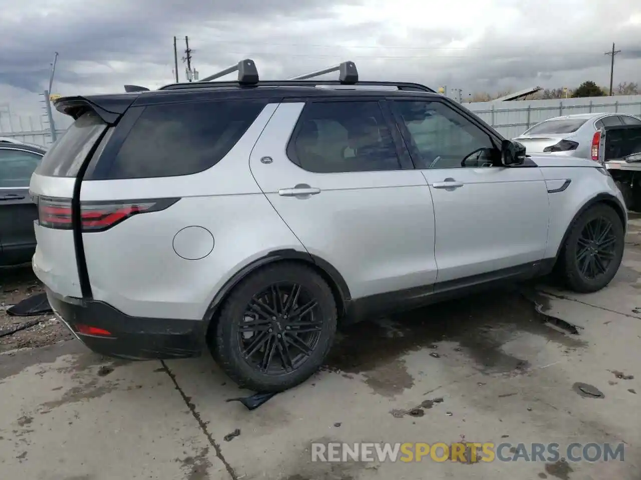 3 Photograph of a damaged car SALRT4RUXM2452875 LAND ROVER DISCOVERY 2021