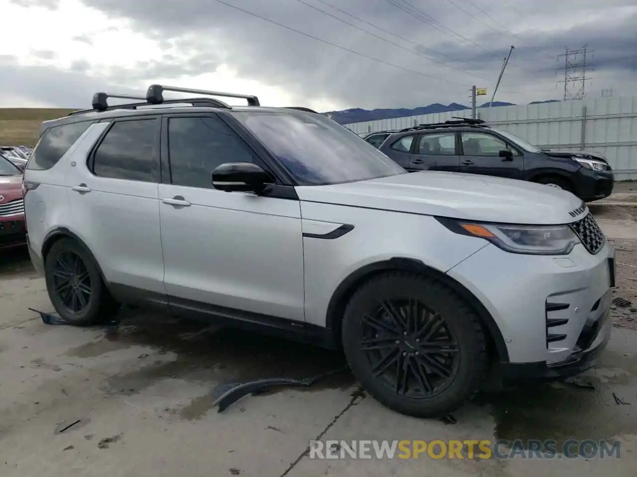 4 Photograph of a damaged car SALRT4RUXM2452875 LAND ROVER DISCOVERY 2021