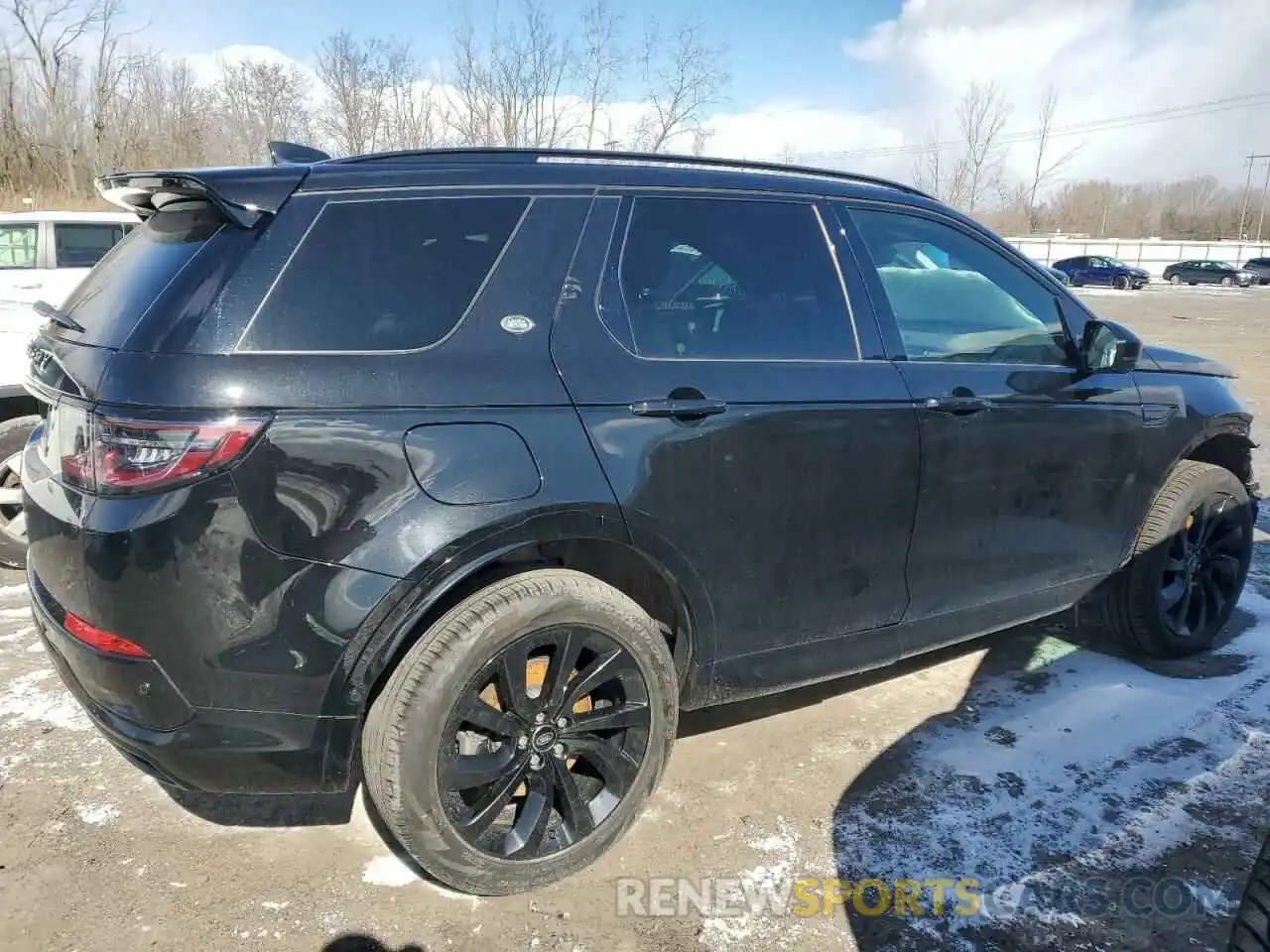 3 Photograph of a damaged car SALCL2FX6NH905932 LAND ROVER DISCOVERY 2022