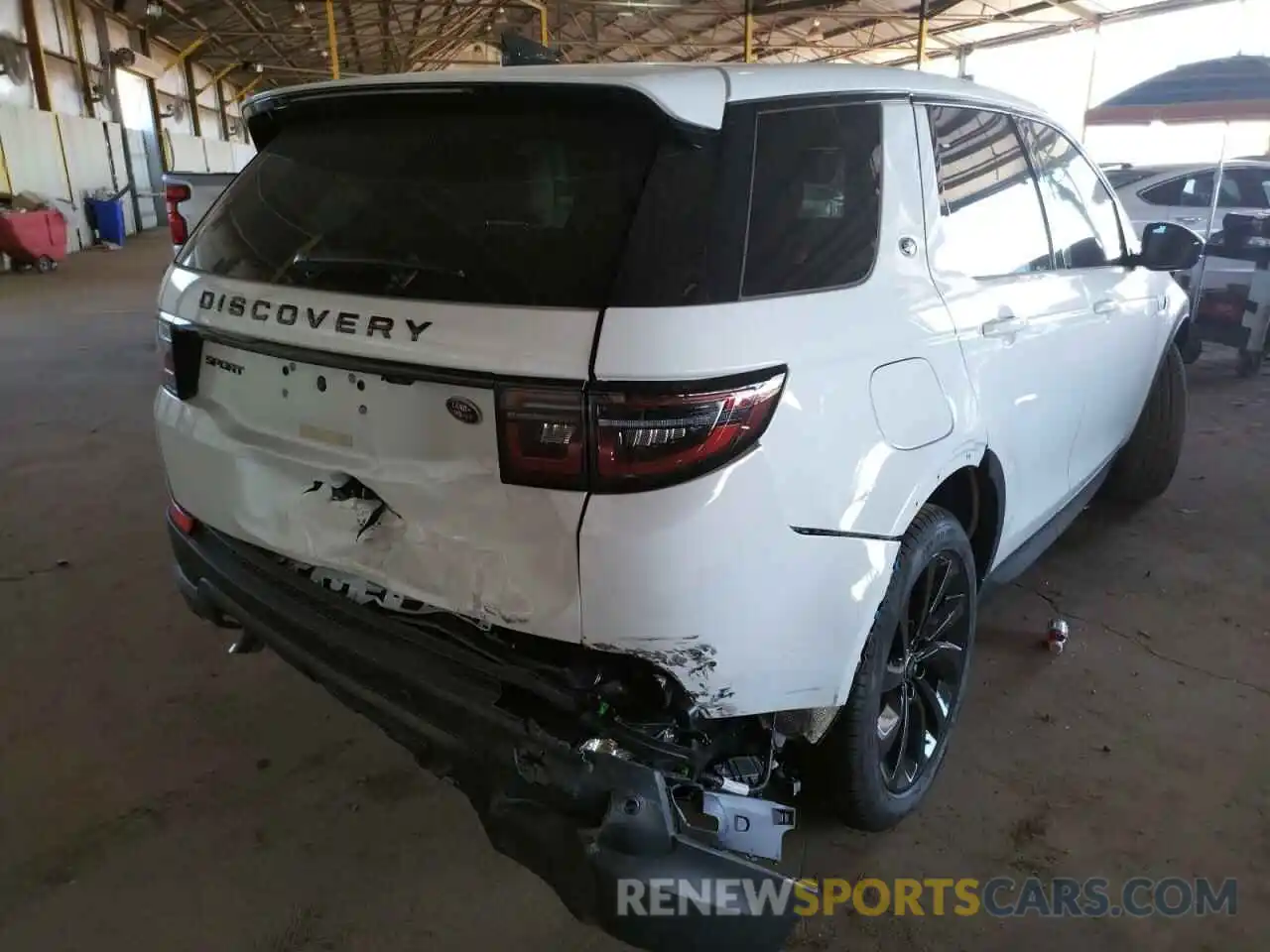 4 Photograph of a damaged car SALCJ2FX6PH915773 LAND ROVER DISCOVERY 2023