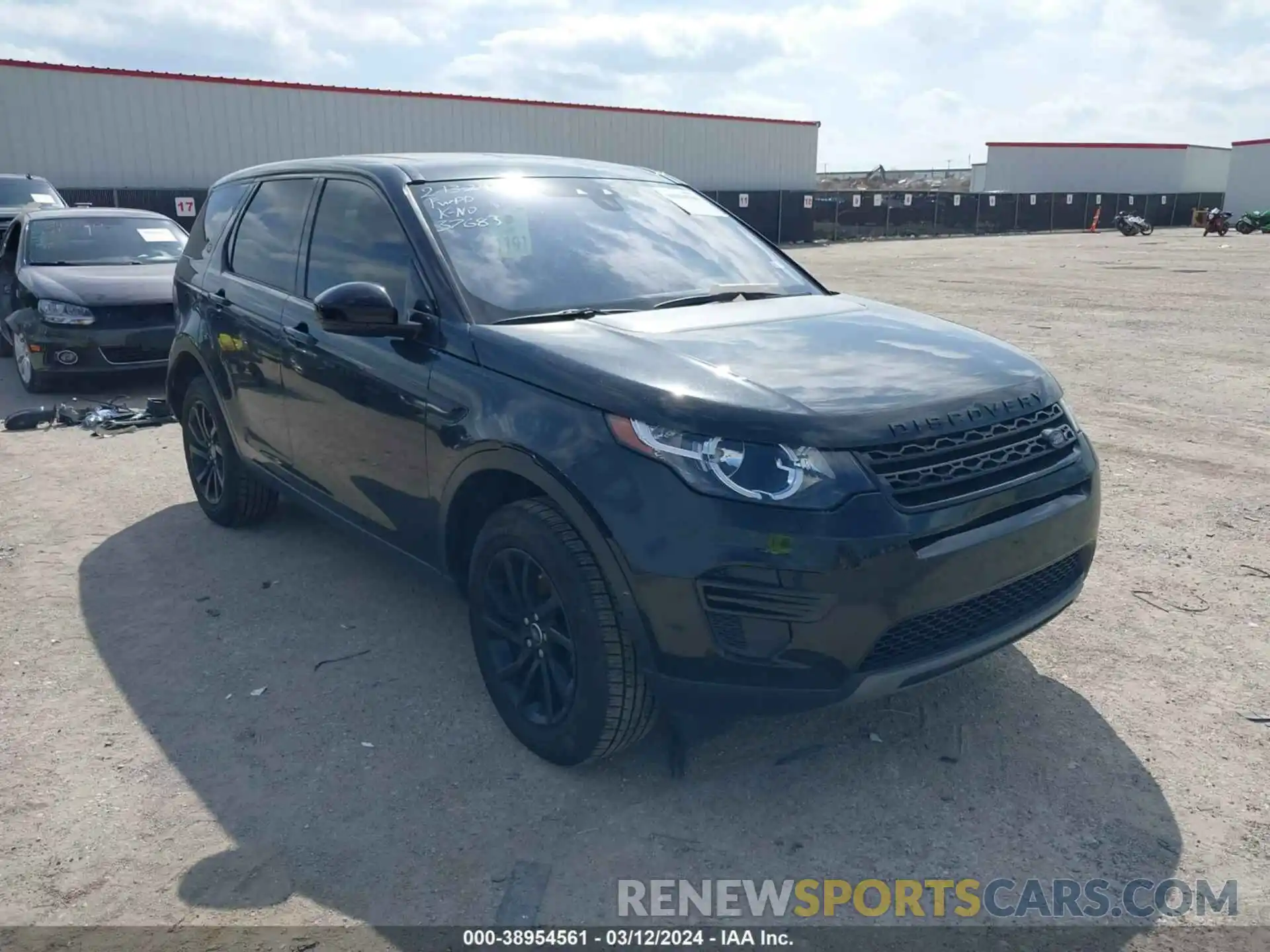 1 Фотография поврежденного автомобиля SALCP2FX0KH814378 LAND ROVER DISCOVERY SPORT 2019