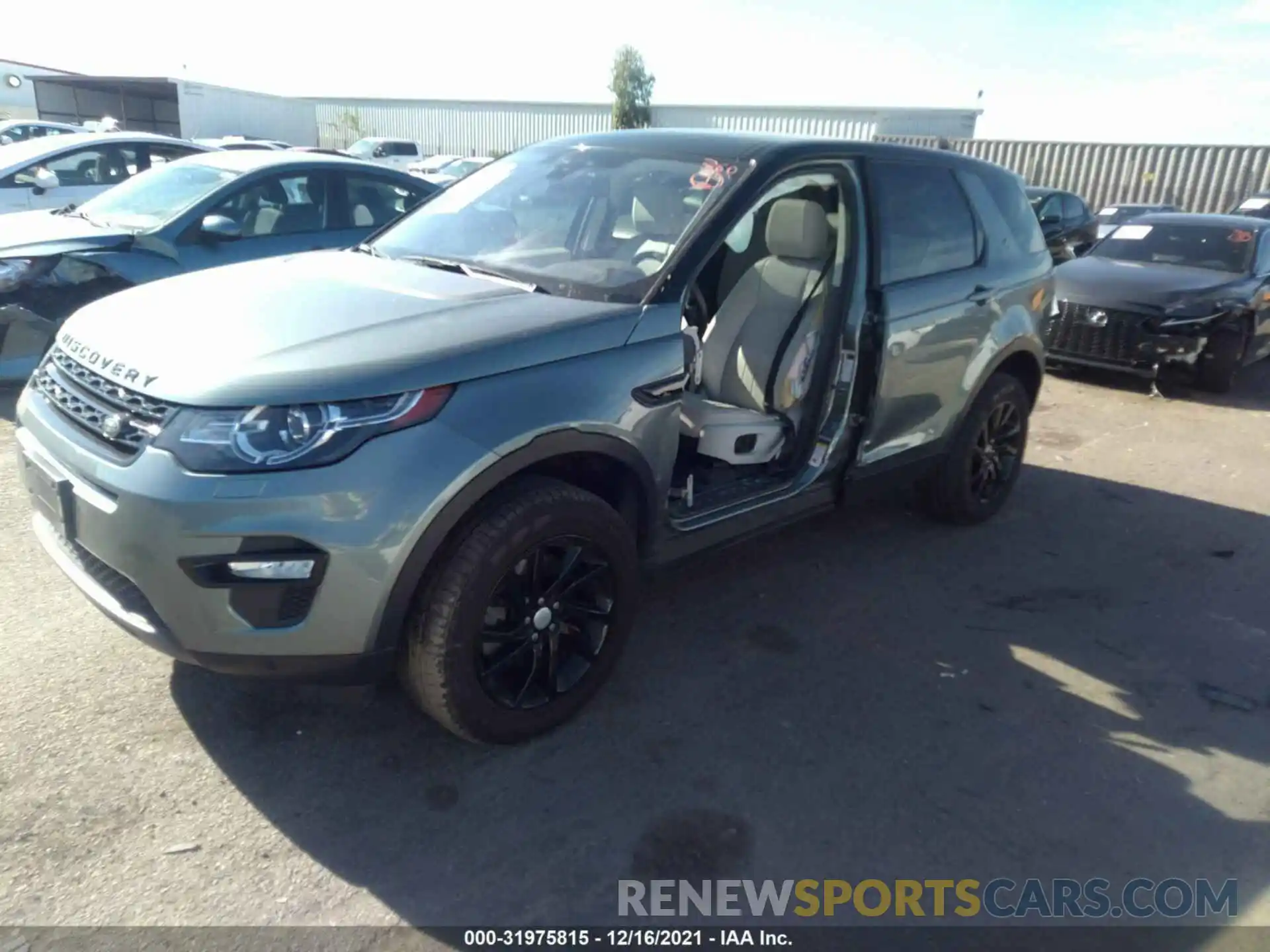 2 Фотография поврежденного автомобиля SALCR2FX0KH789413 LAND ROVER DISCOVERY SPORT 2019