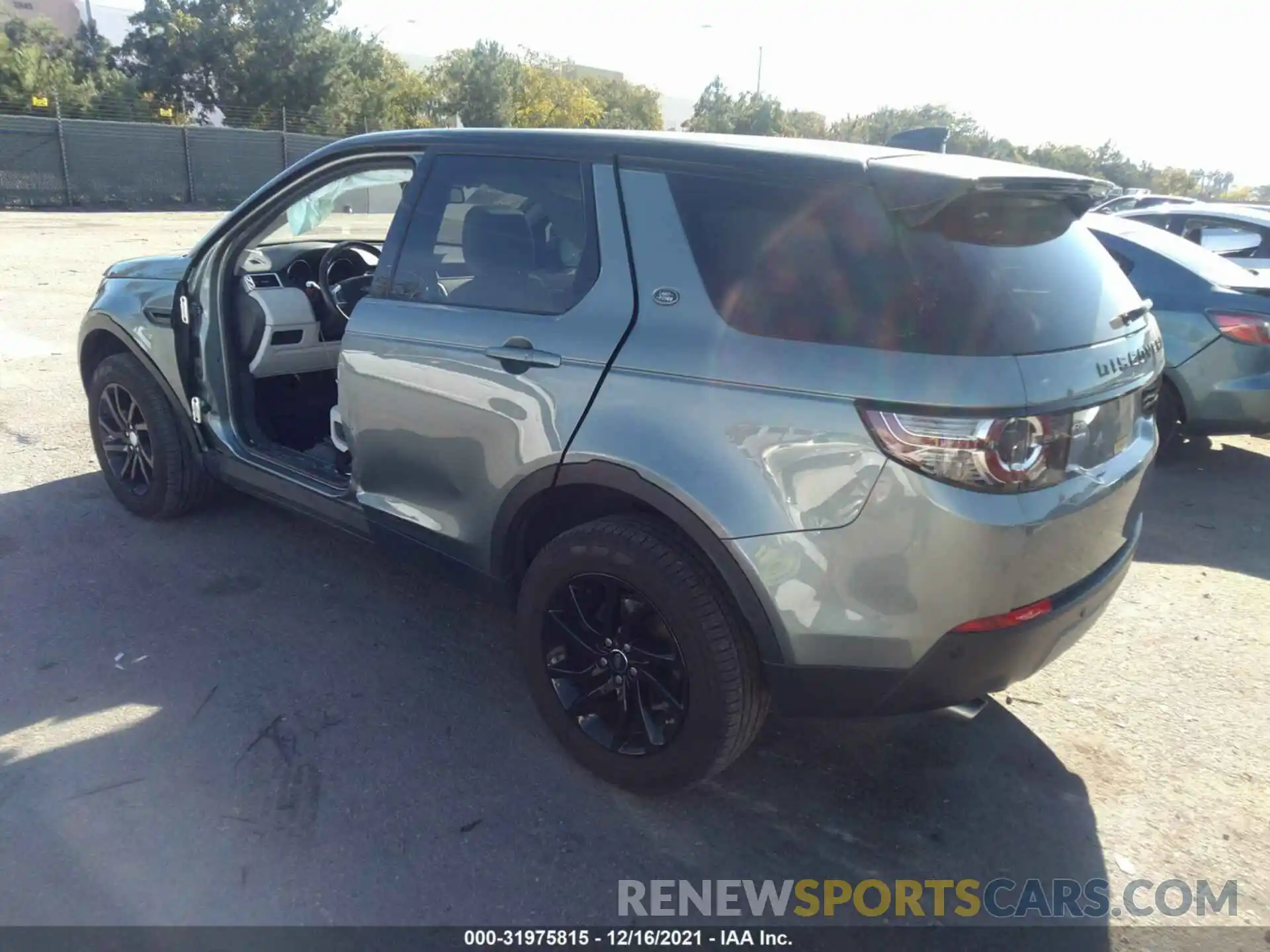 3 Photograph of a damaged car SALCR2FX0KH789413 LAND ROVER DISCOVERY SPORT 2019