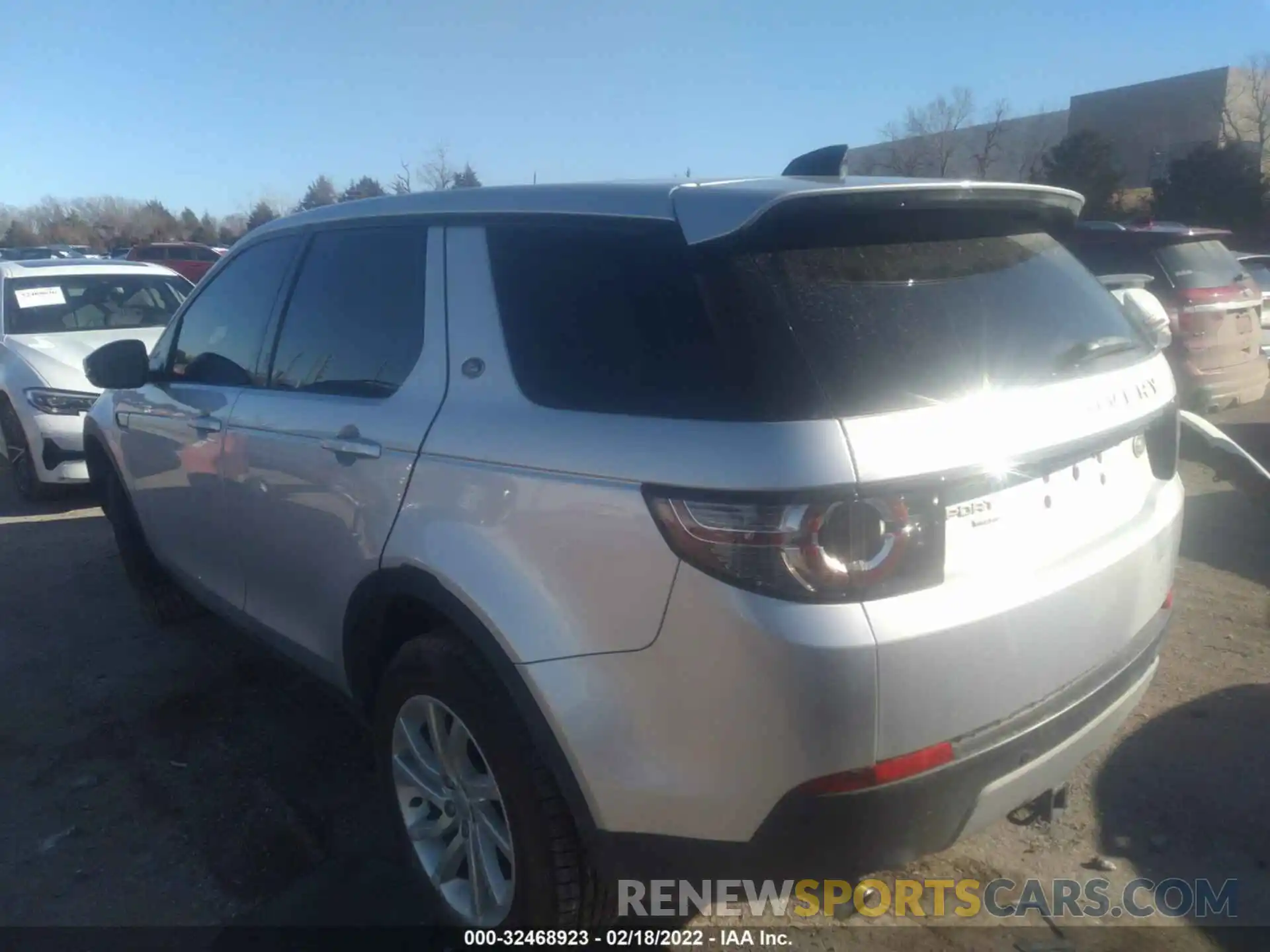 2 Фотография поврежденного автомобиля SALCR2FX1KH790442 LAND ROVER DISCOVERY SPORT 2019