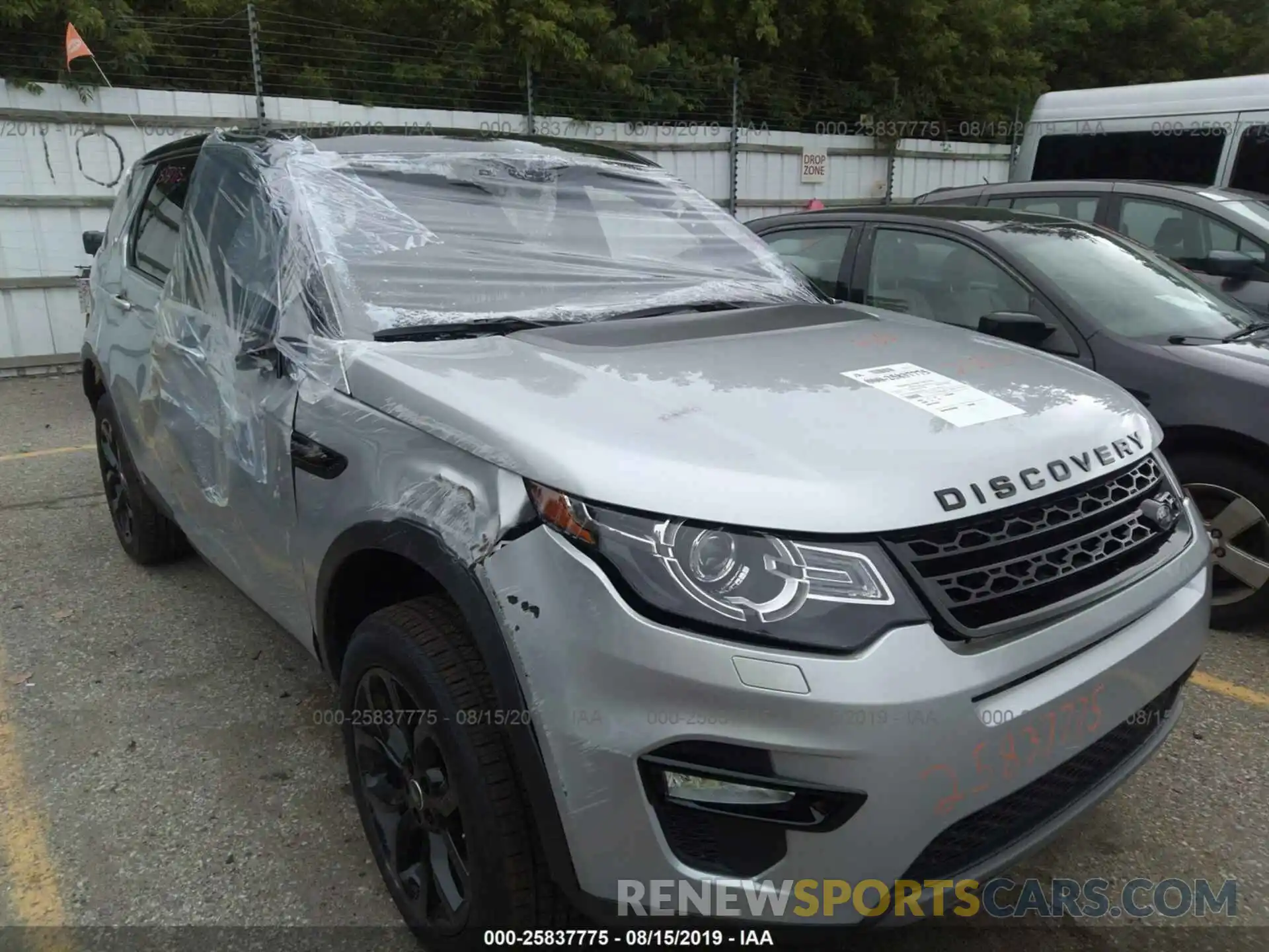 1 Фотография поврежденного автомобиля SALCR2FX4KH788538 LAND ROVER DISCOVERY SPORT 2019