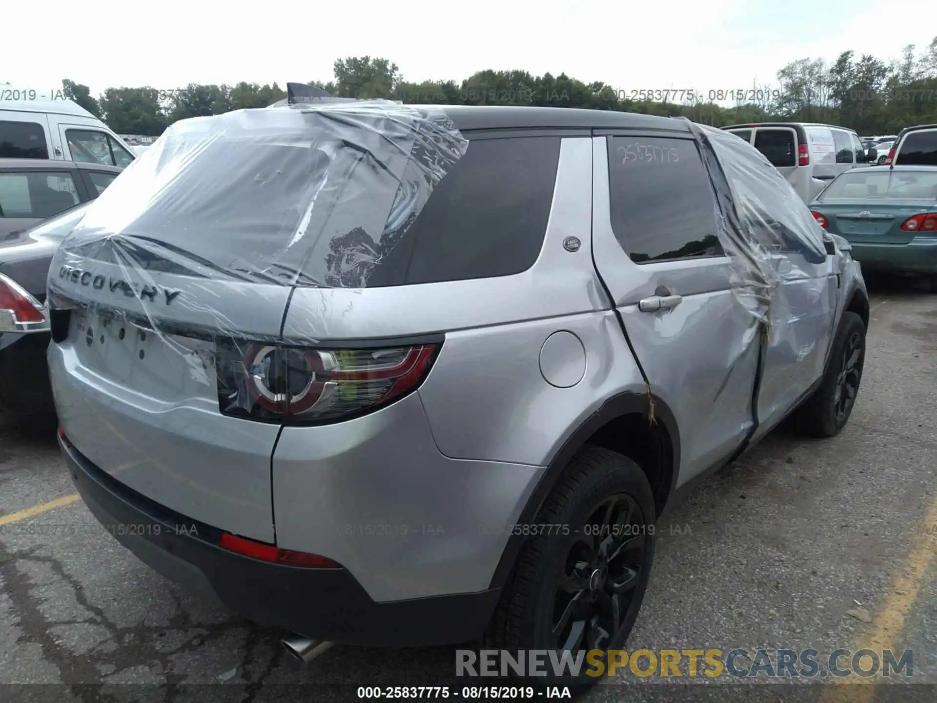 4 Фотография поврежденного автомобиля SALCR2FX4KH788538 LAND ROVER DISCOVERY SPORT 2019