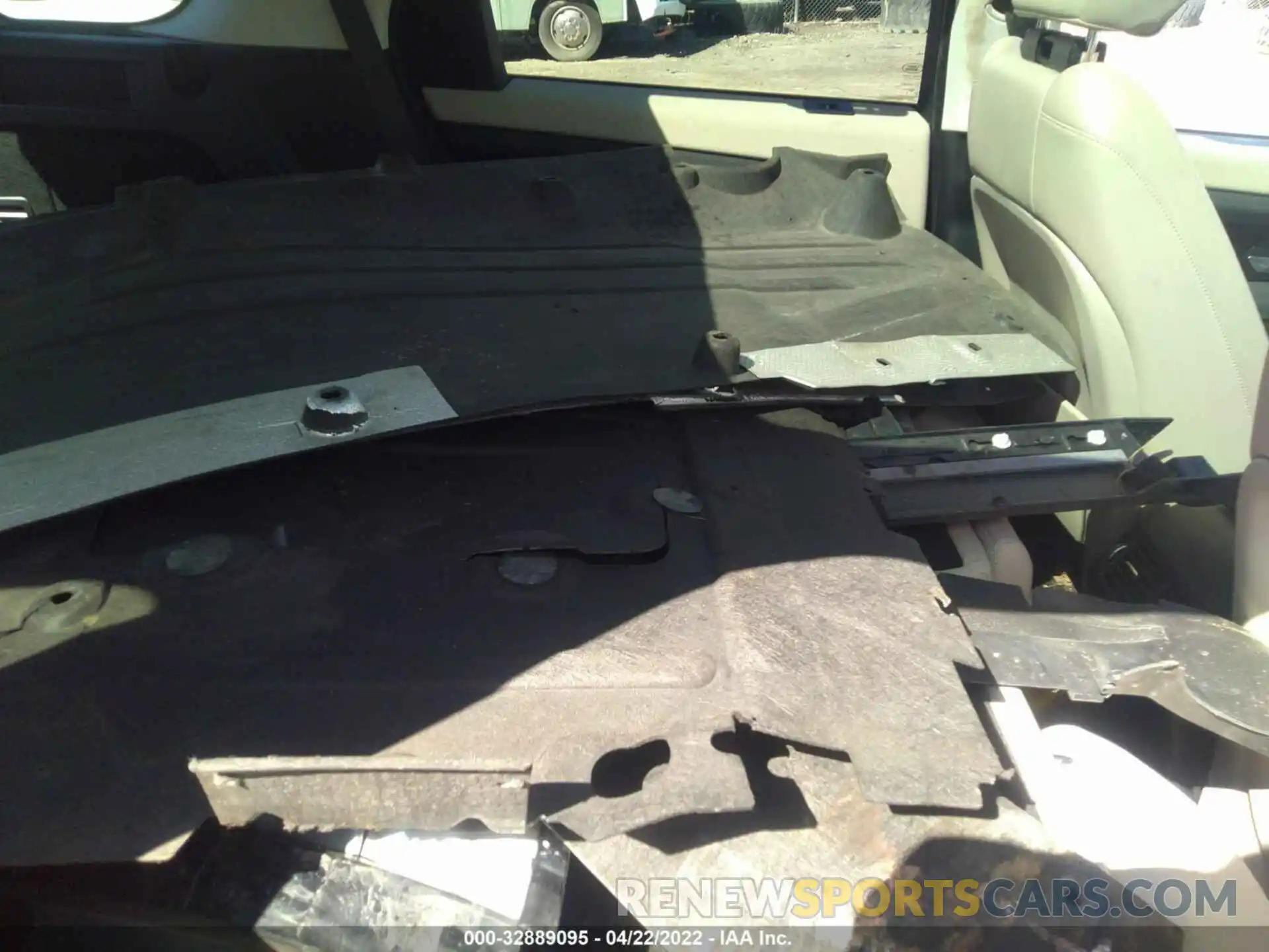 8 Photograph of a damaged car SALCP2FX1LH852459 LAND ROVER DISCOVERY SPORT 2020