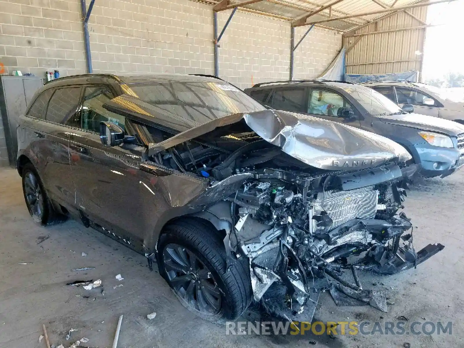 1 Photograph of a damaged car SALYL2EX0KA207313 LAND ROVER RANGE ROVE 2019