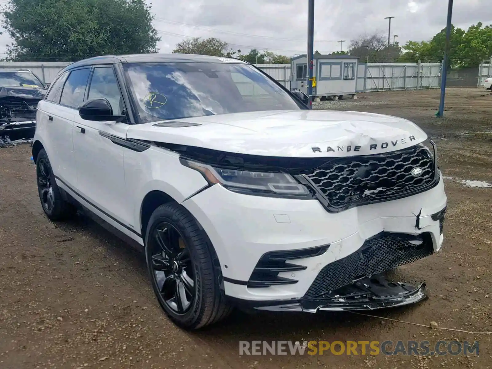 1 Photograph of a damaged car SALYL2EX4KA207038 LAND ROVER RANGE ROVE 2019