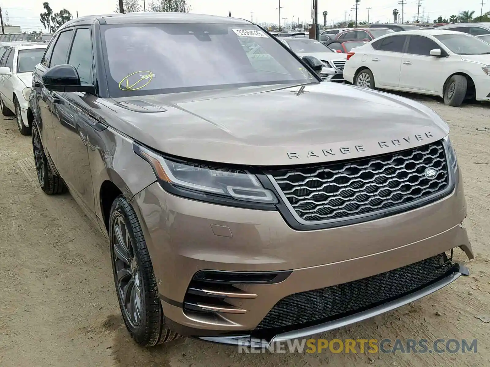 1 Photograph of a damaged car SALYL2EX7KA783030 LAND ROVER RANGE ROVE 2019